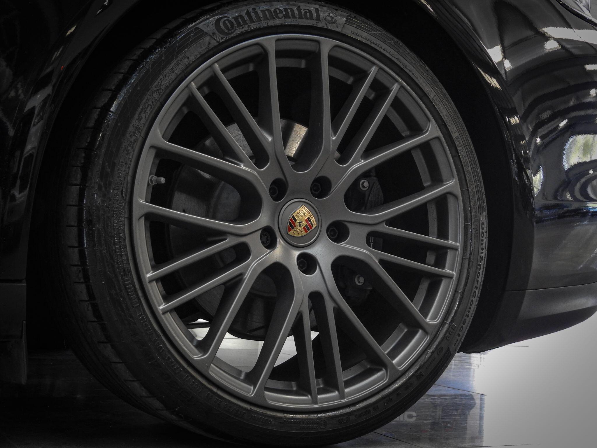 Porsche Panamera view 21