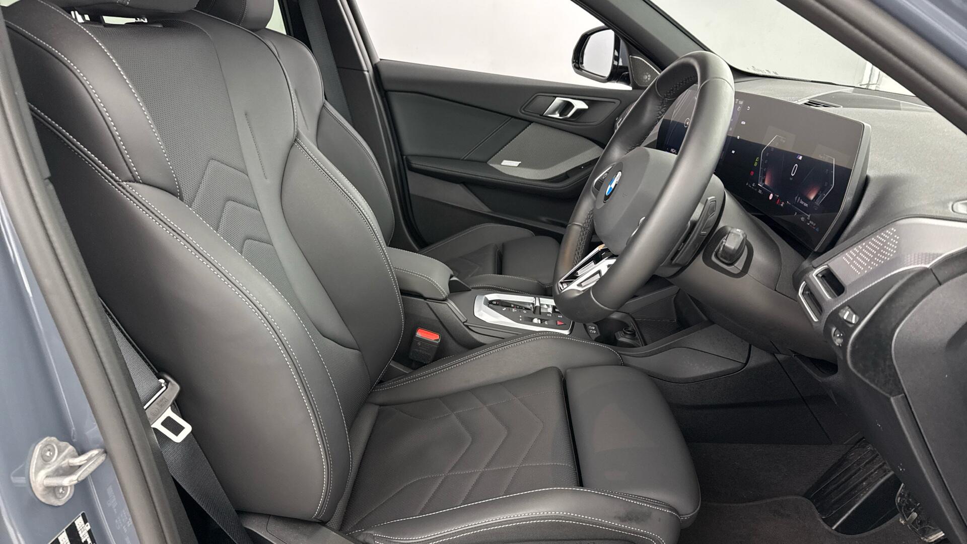 BMW 1 Series view 11