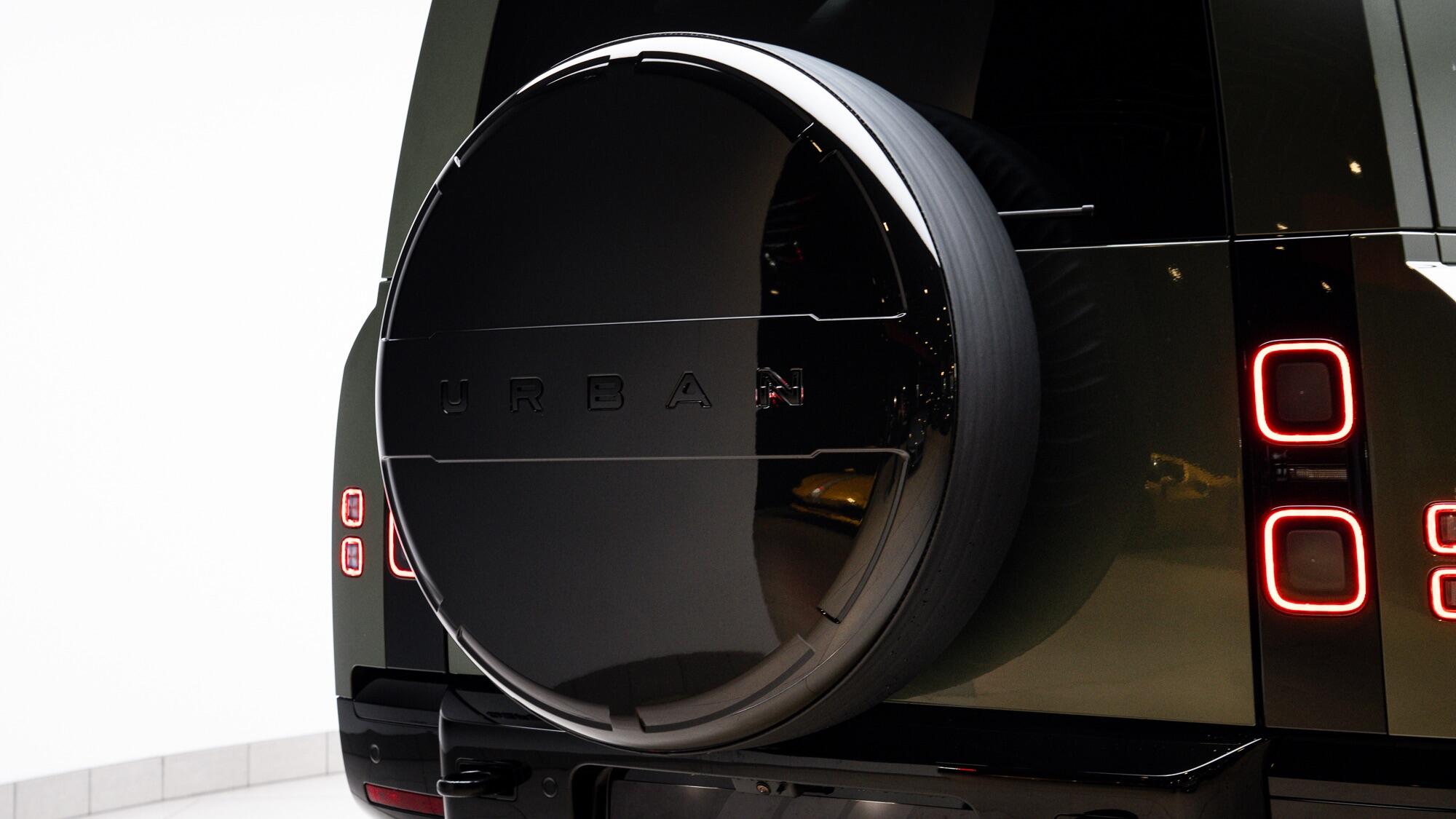 Land Rover Defender view 17
