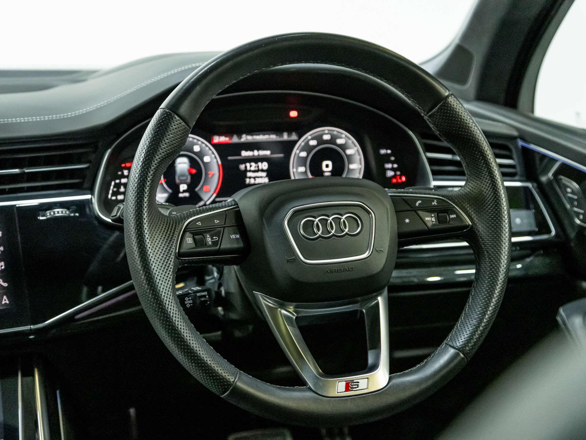 Audi Q7 view 64