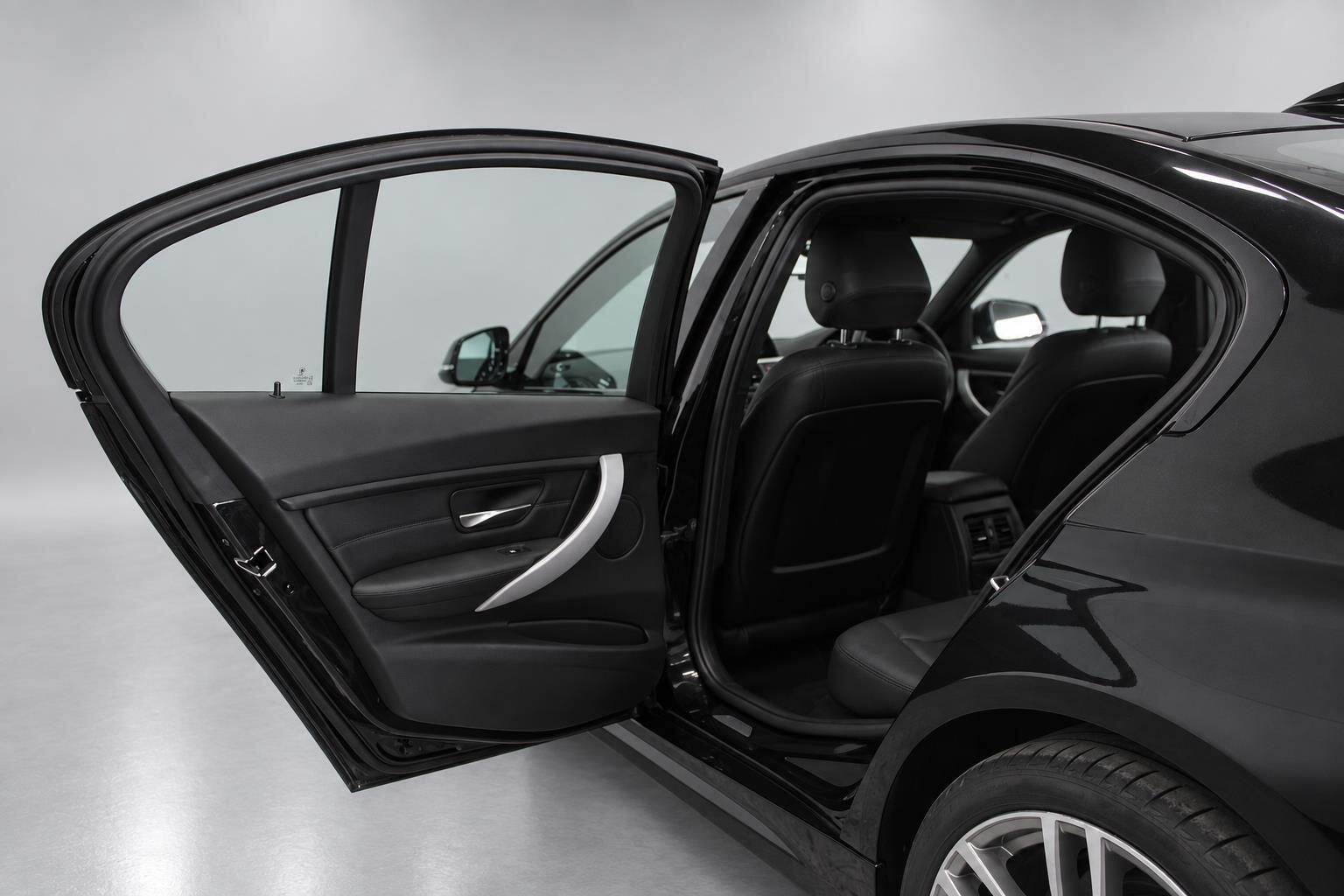 BMW 3 Series view 27