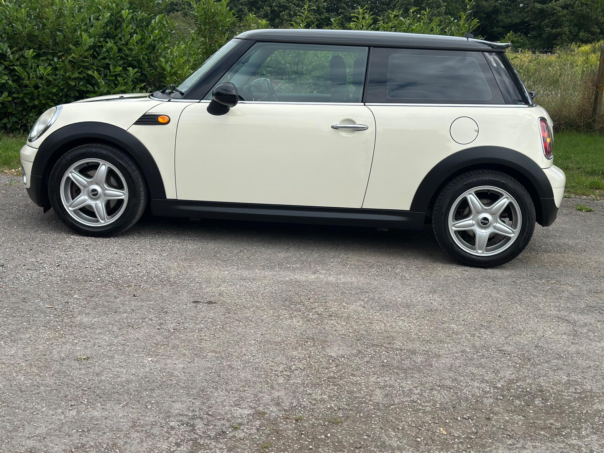Mini Hatch view 15