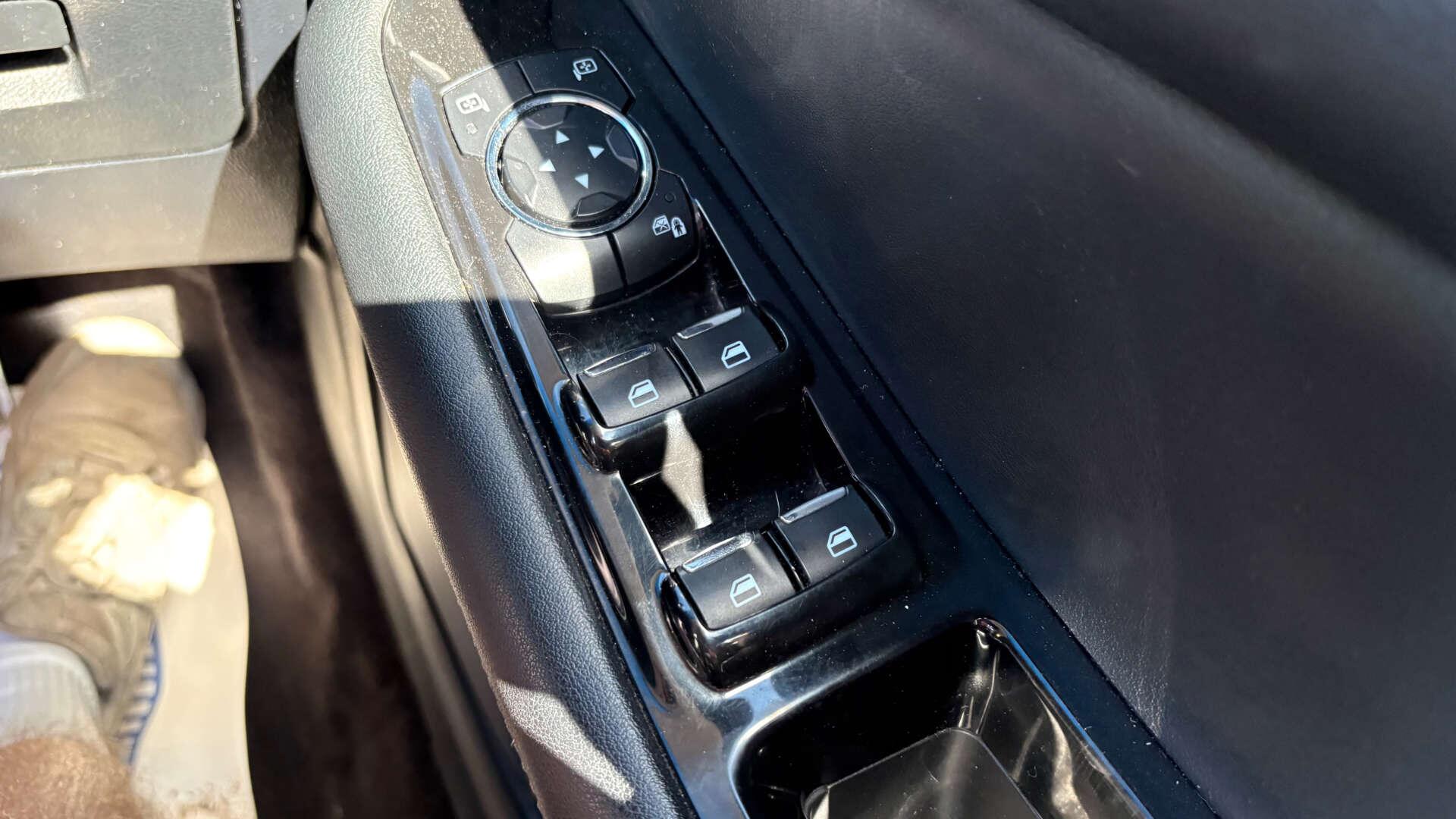 Ford Edge view 23