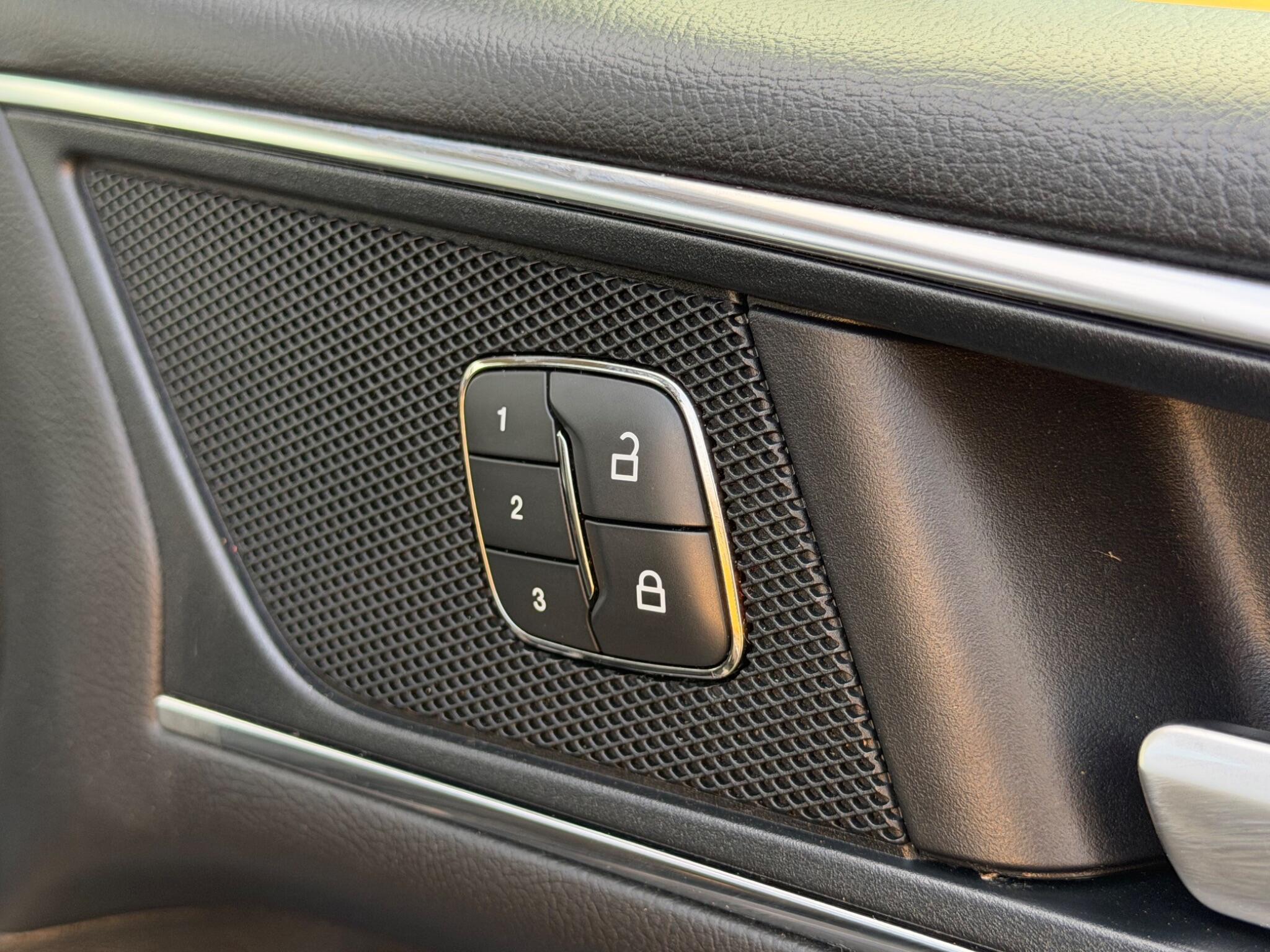 Ford Galaxy view 32