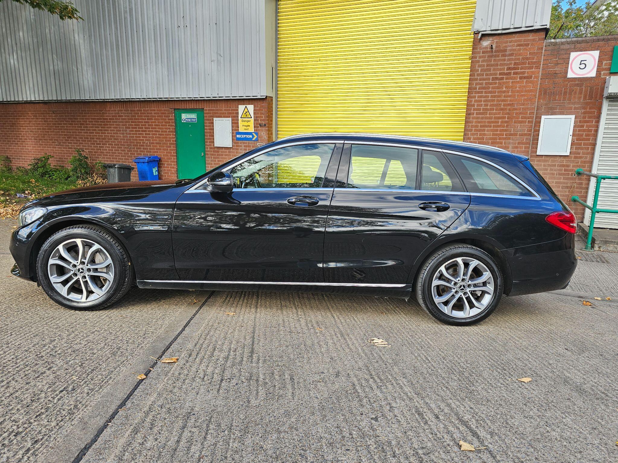 Mercedes-Benz C-Class view 35