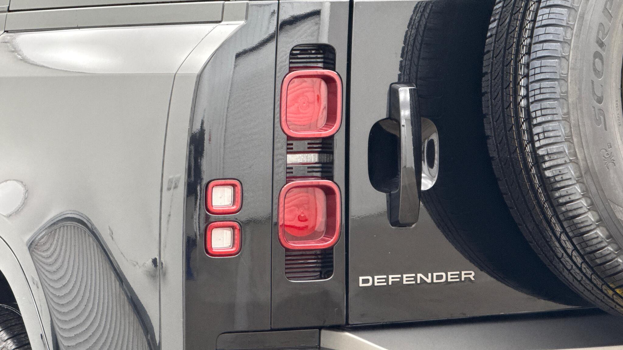 Land Rover Defender view 19