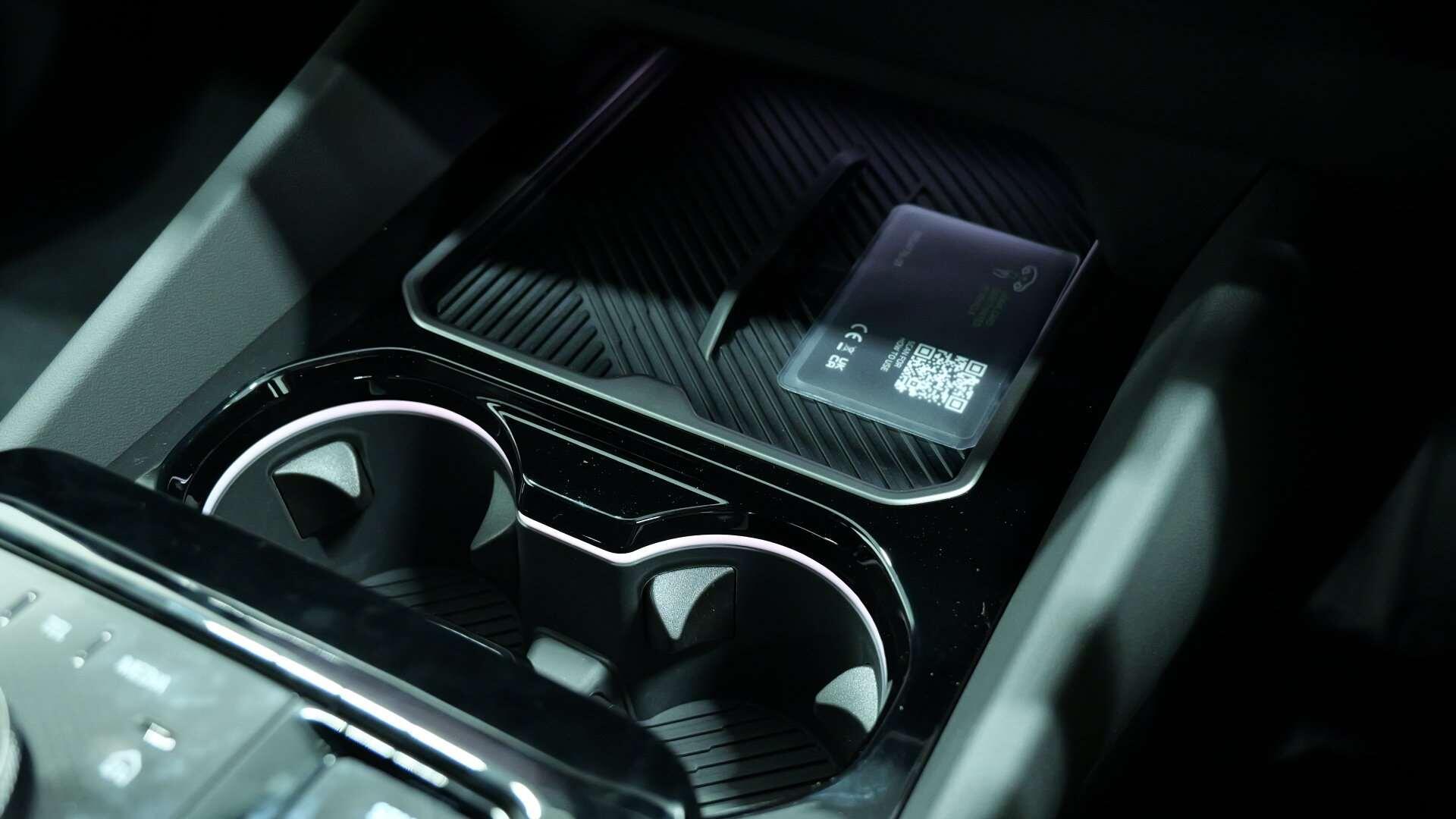 BMW 5 Series view 32