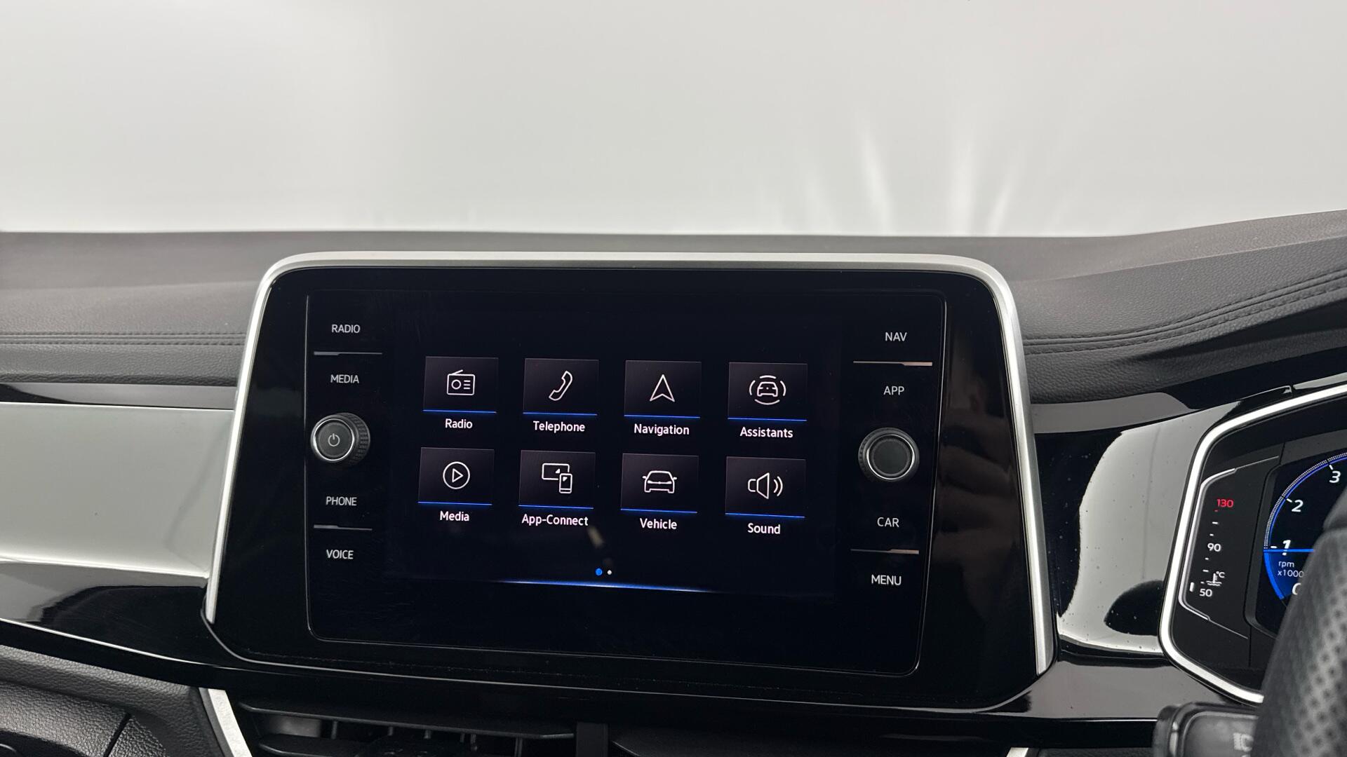 Volkswagen T-Roc view 12
