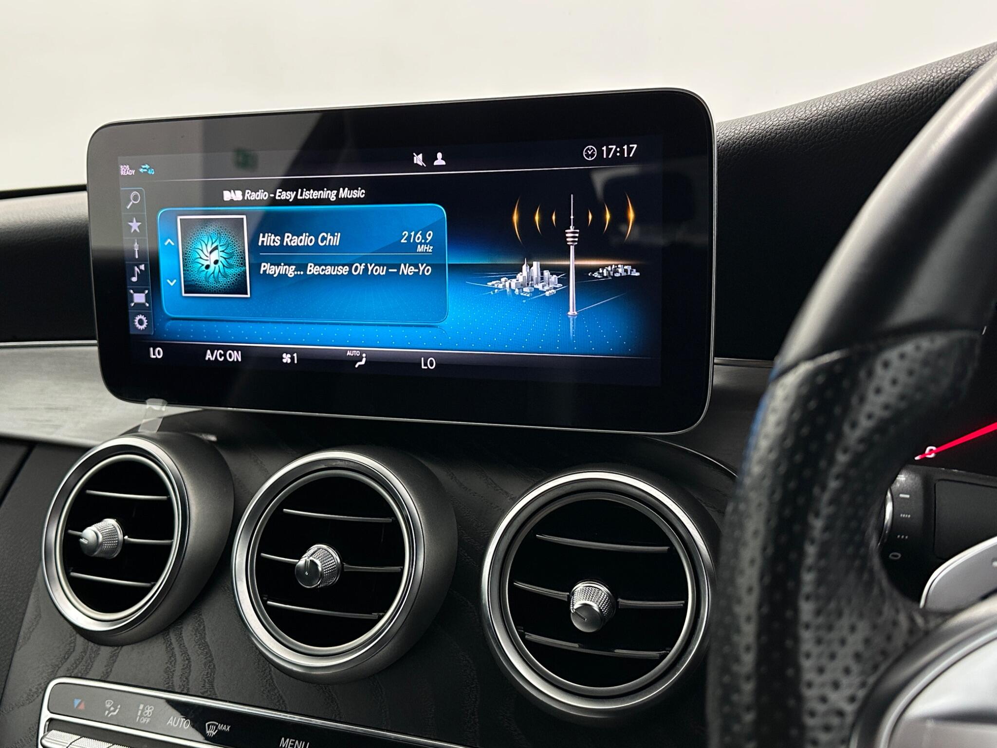 Mercedes-Benz C Class view 27