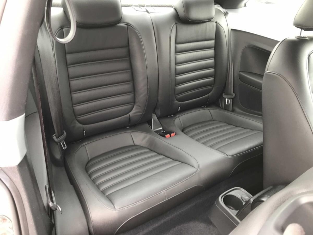 Volkswagen Beetle view 11