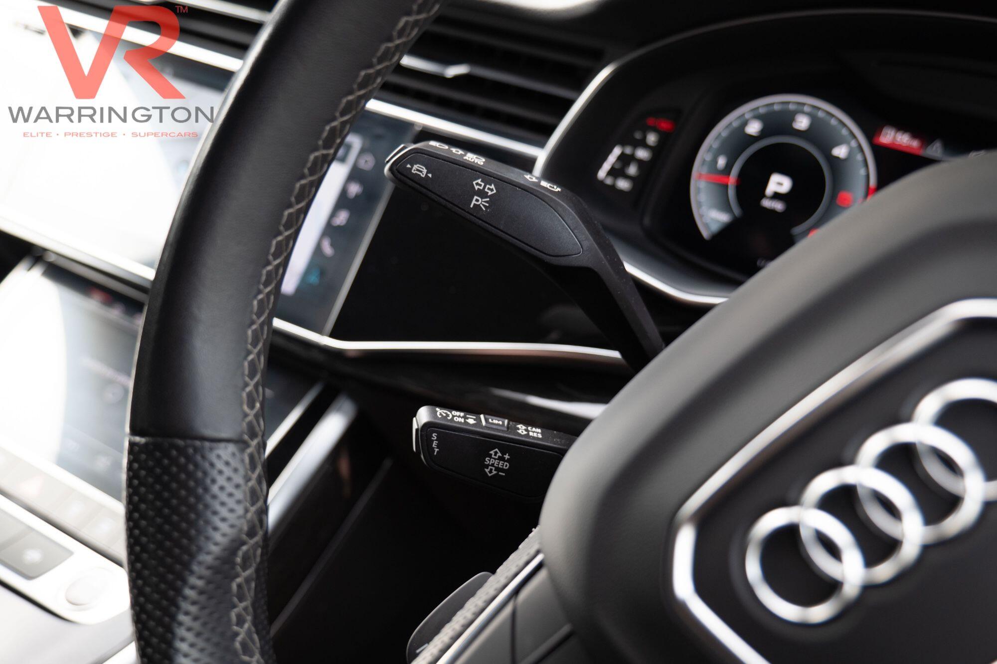 Audi Q7 view 10