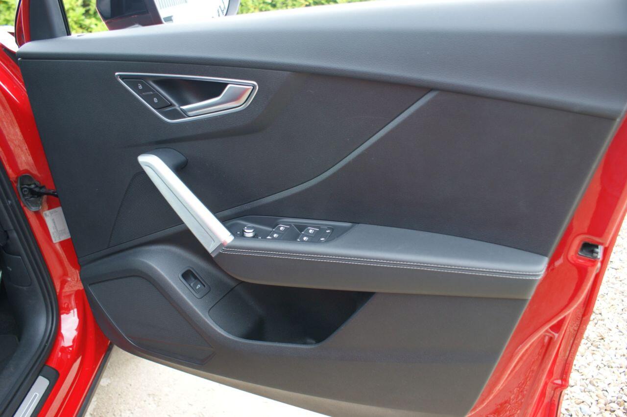 Audi SQ2 view 40