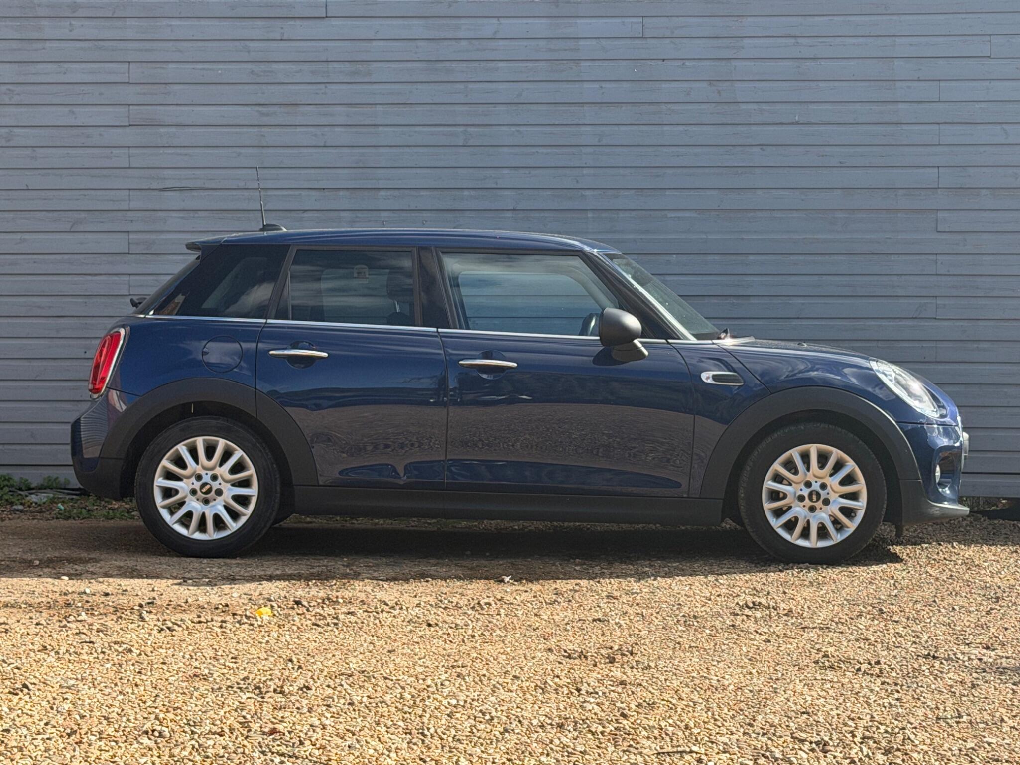 MINI Hatch view 3