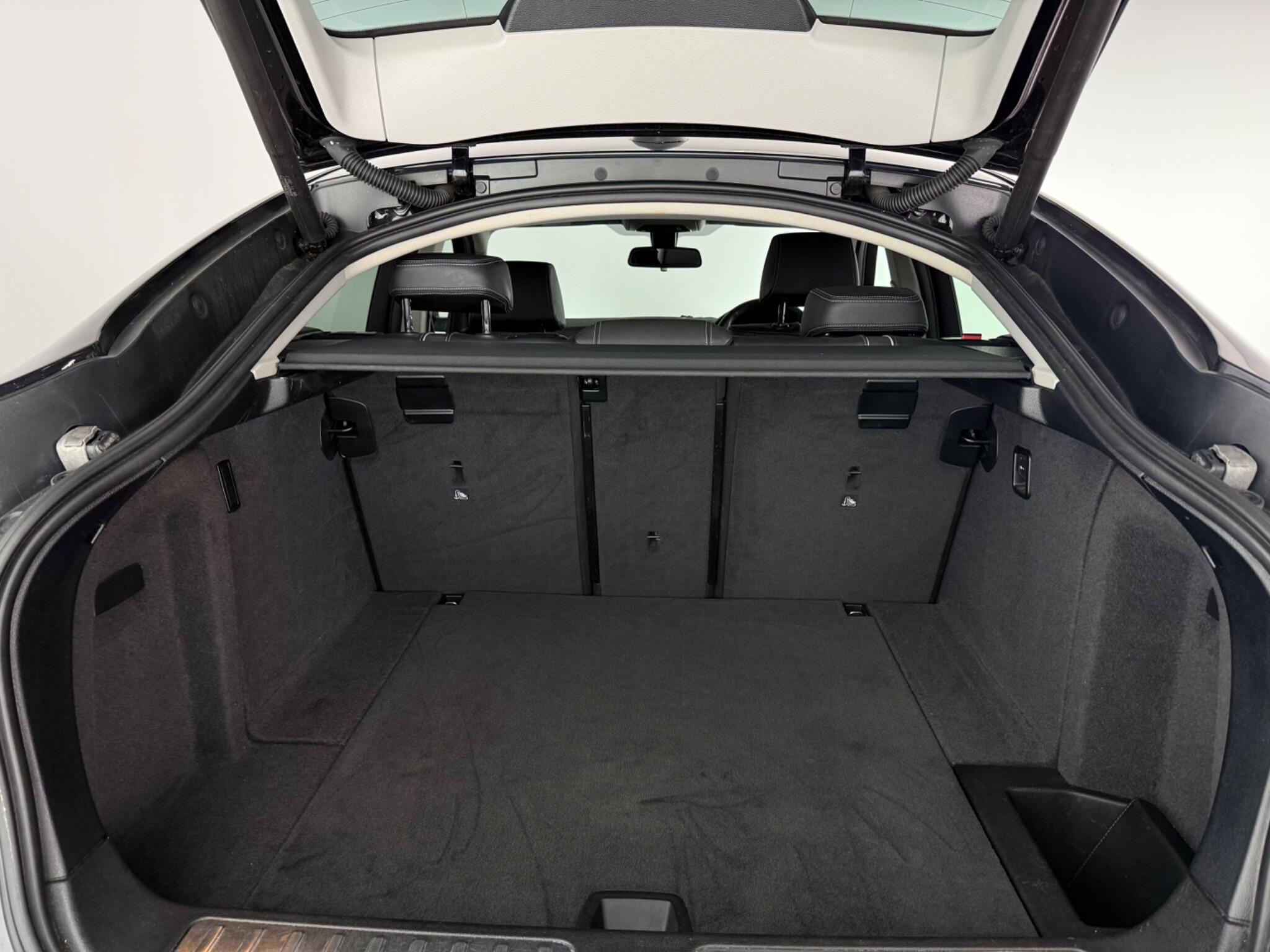 BMW X4 view 11