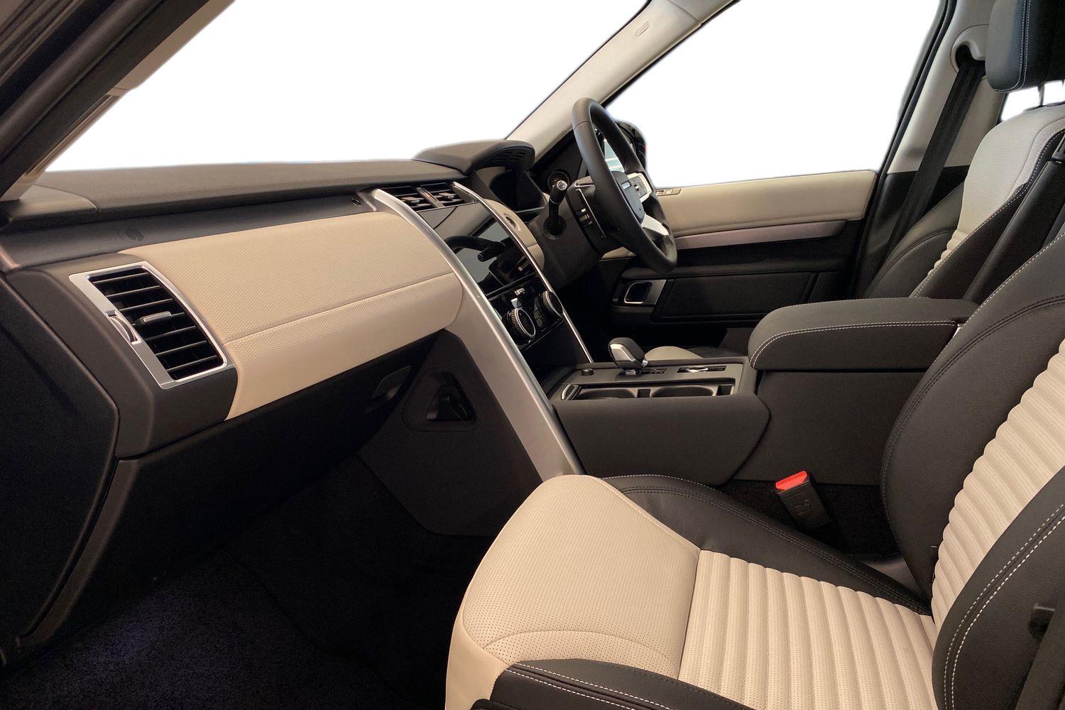 Land Rover Discovery view 8