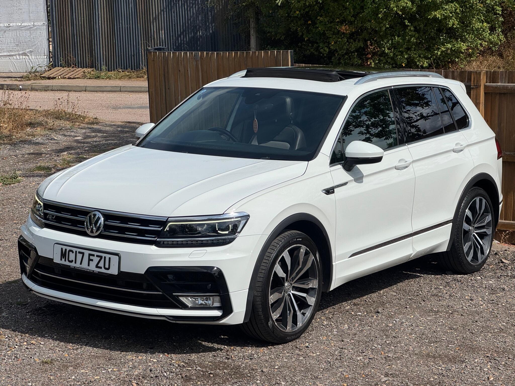 Volkswagen Tiguan view 3