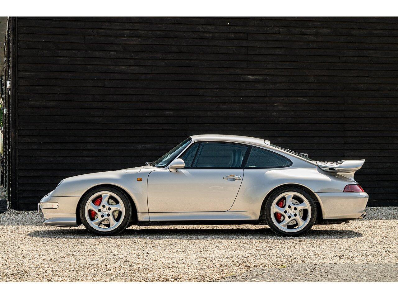 Porsche 911 view 7