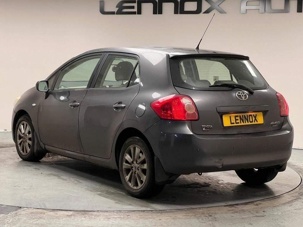 Toyota Auris view 5