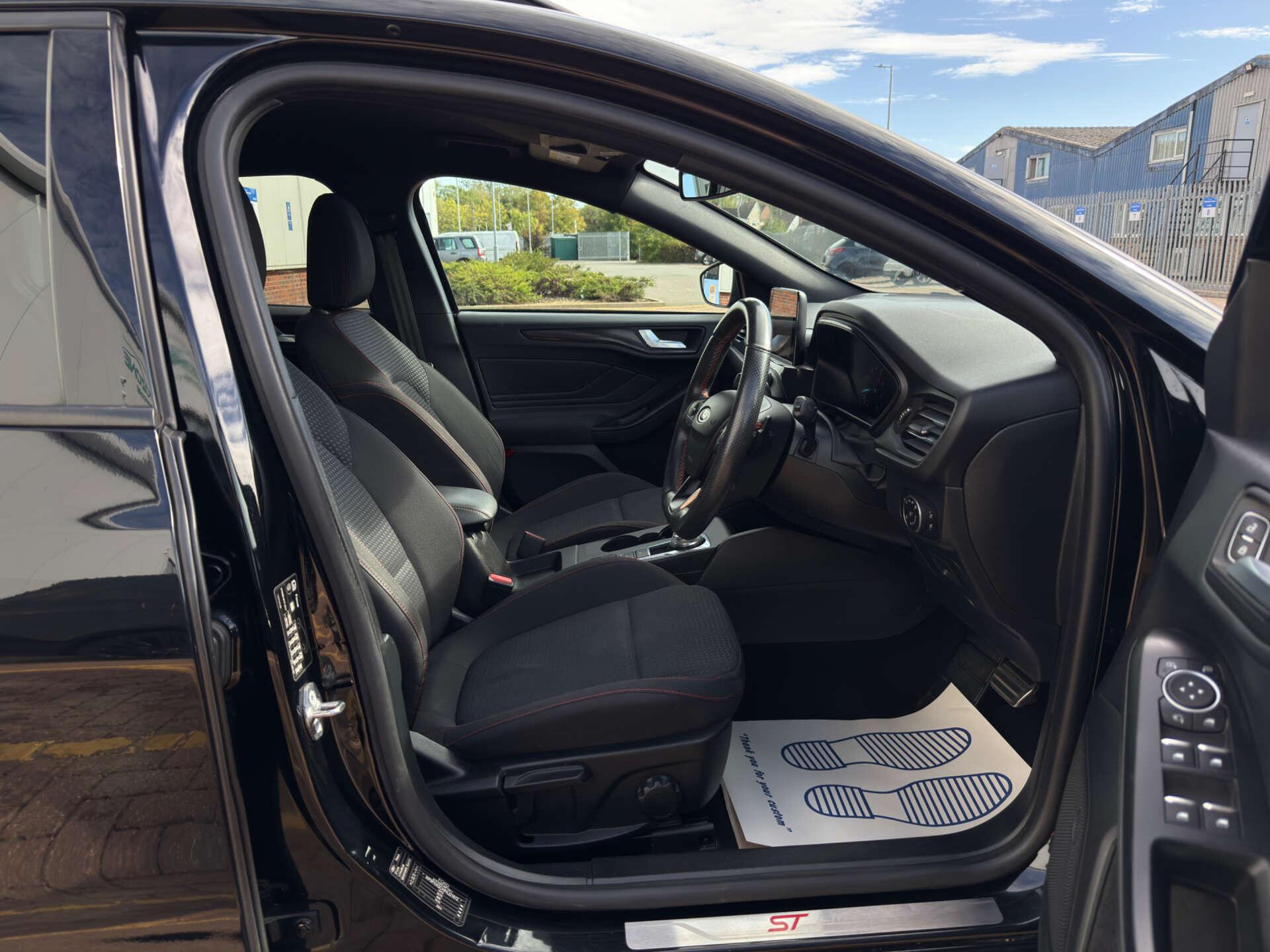 Ford Focus view 22