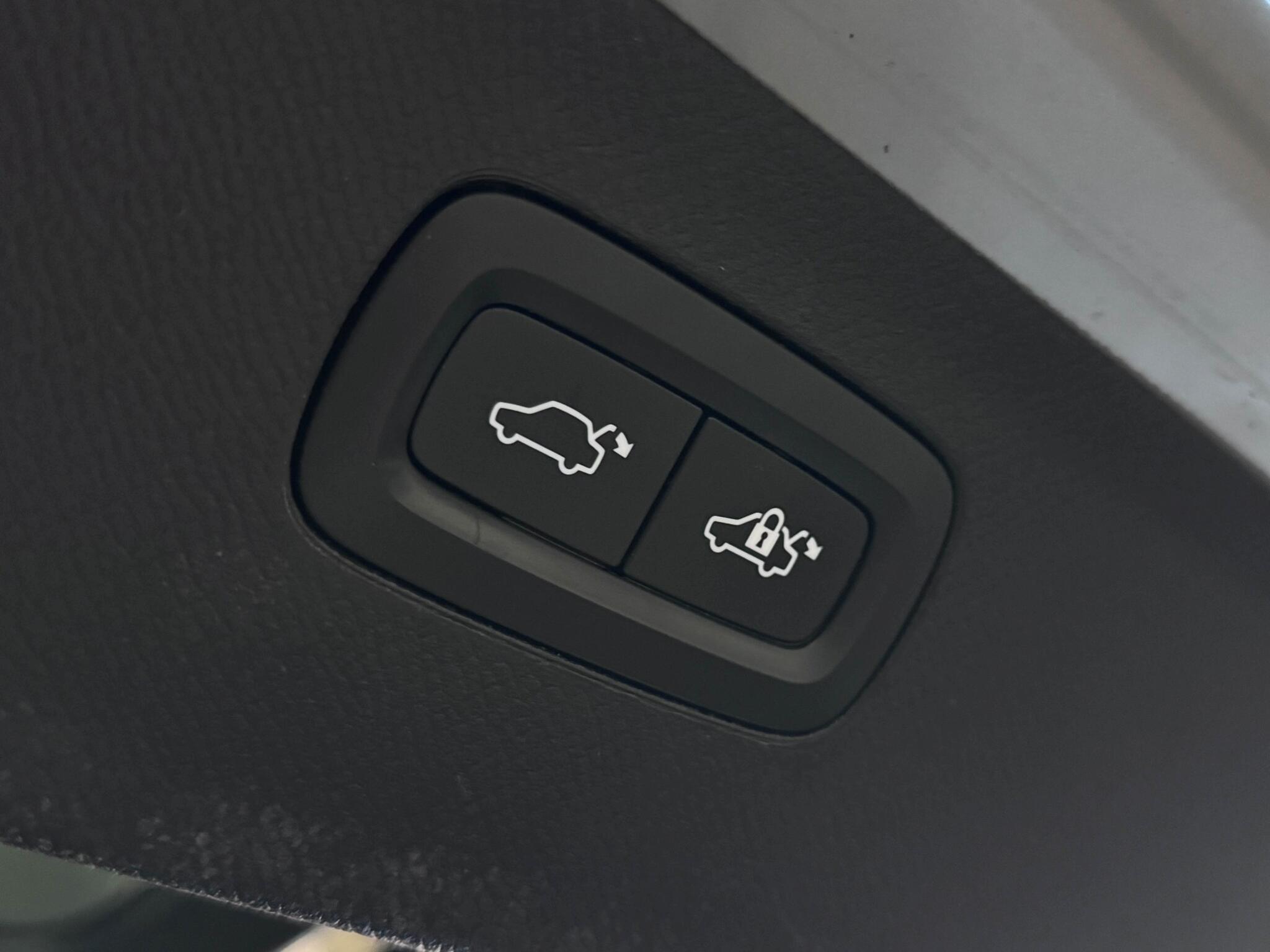 Volvo XC90 view 18