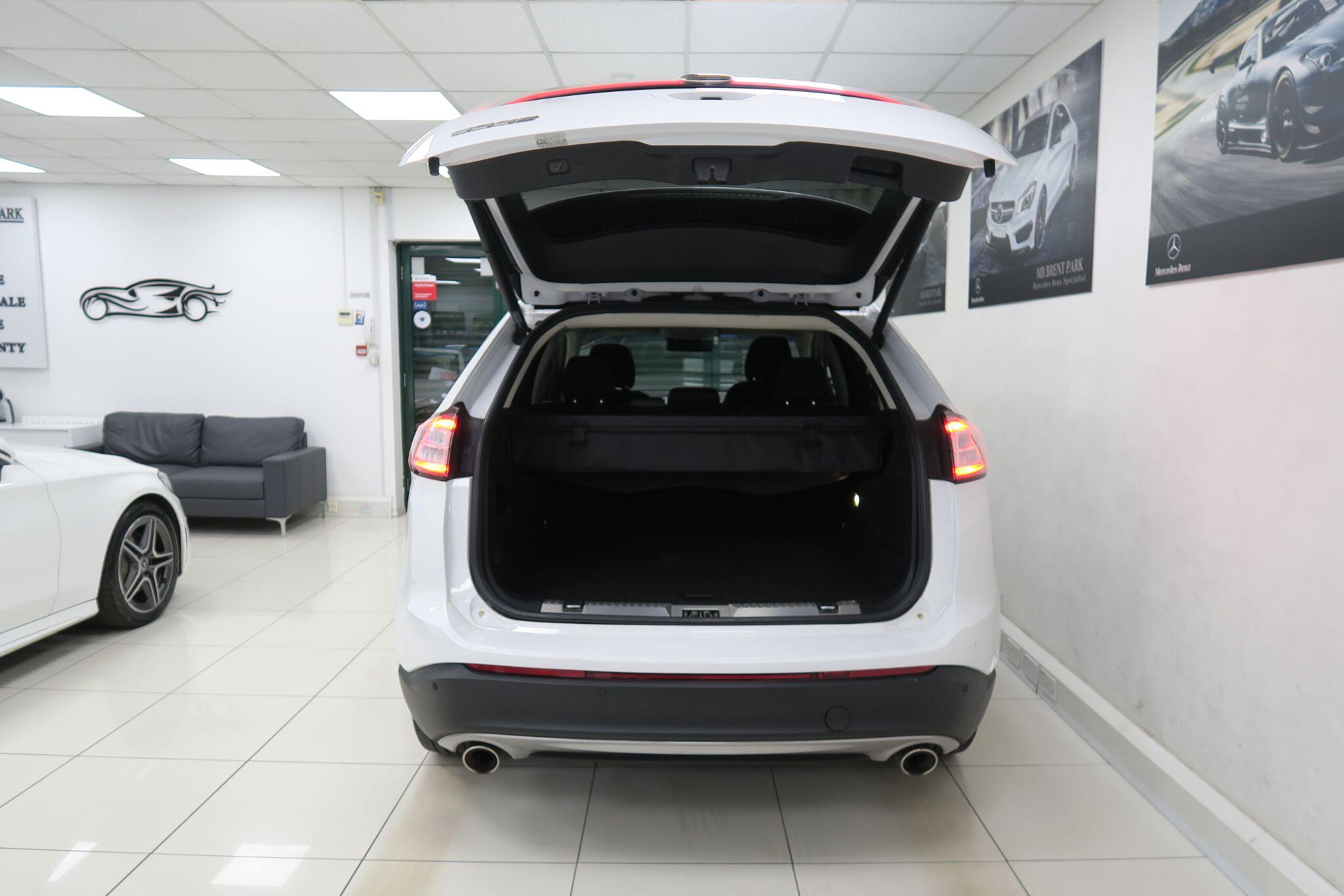 Ford Edge view 19