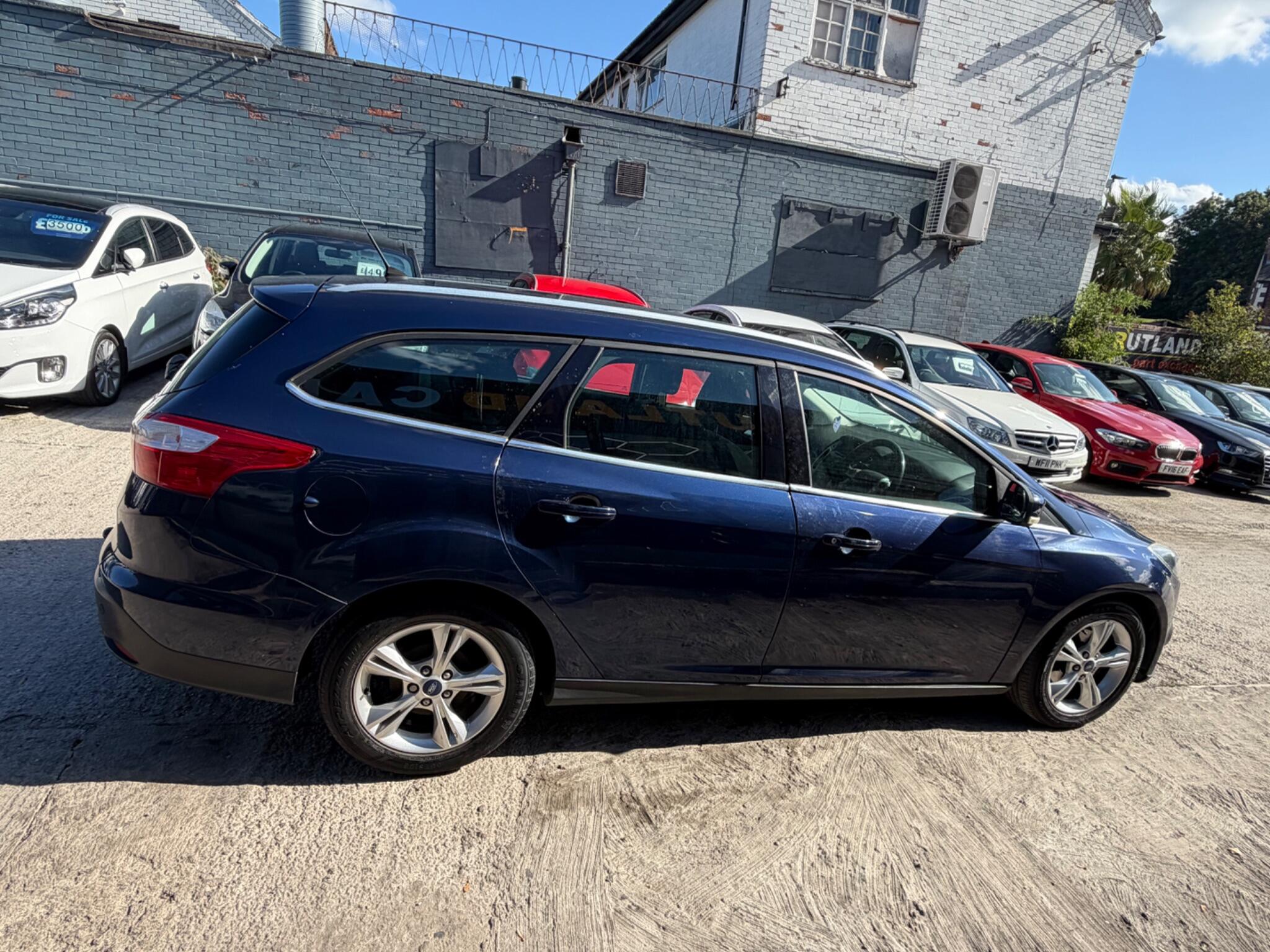 Ford Focus view 8