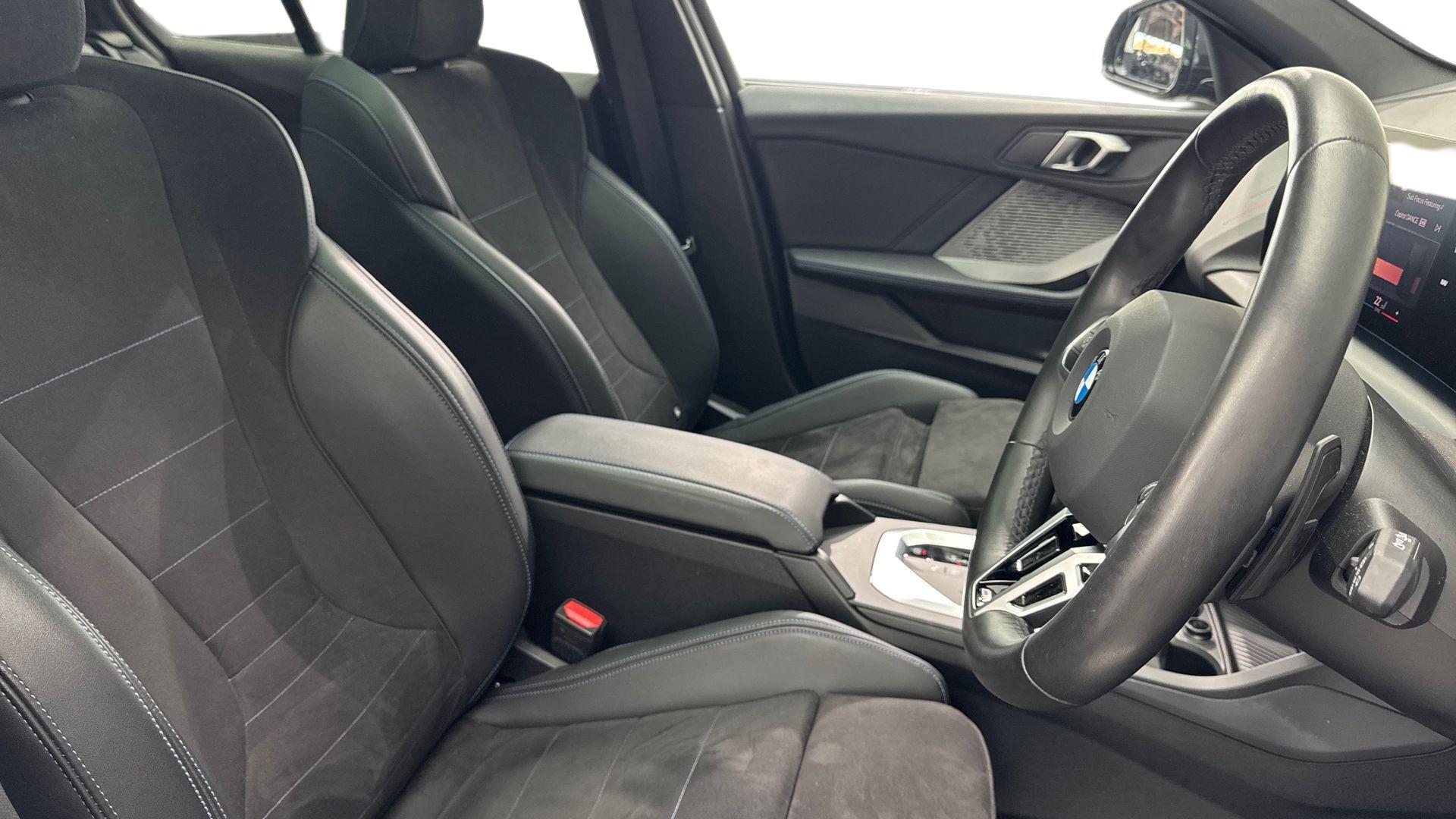BMW 1 Series view 11