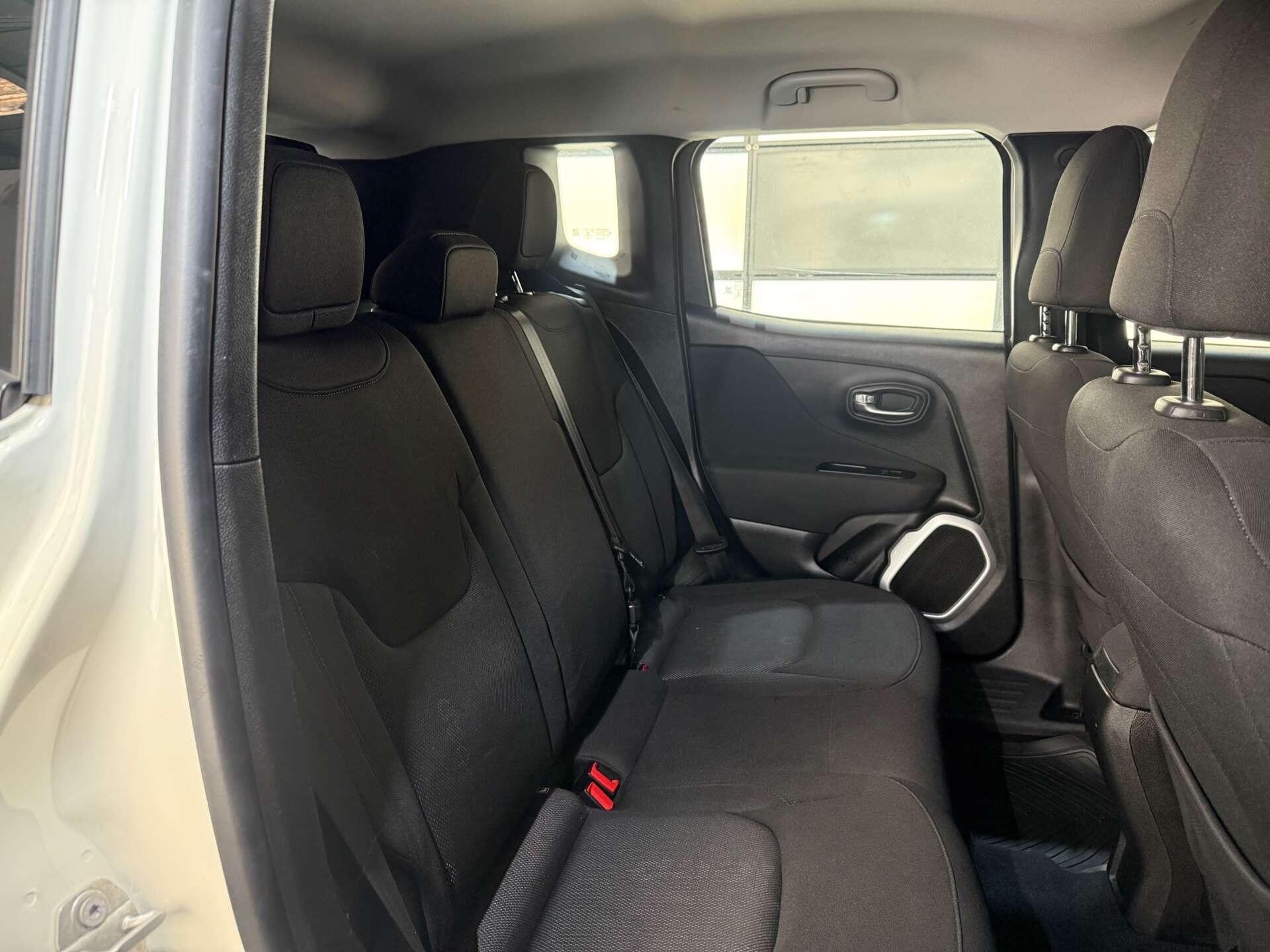Jeep Renegade view 17