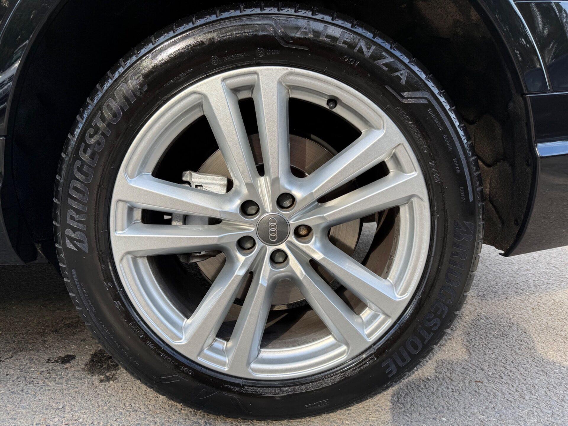 Audi Q7 view 65