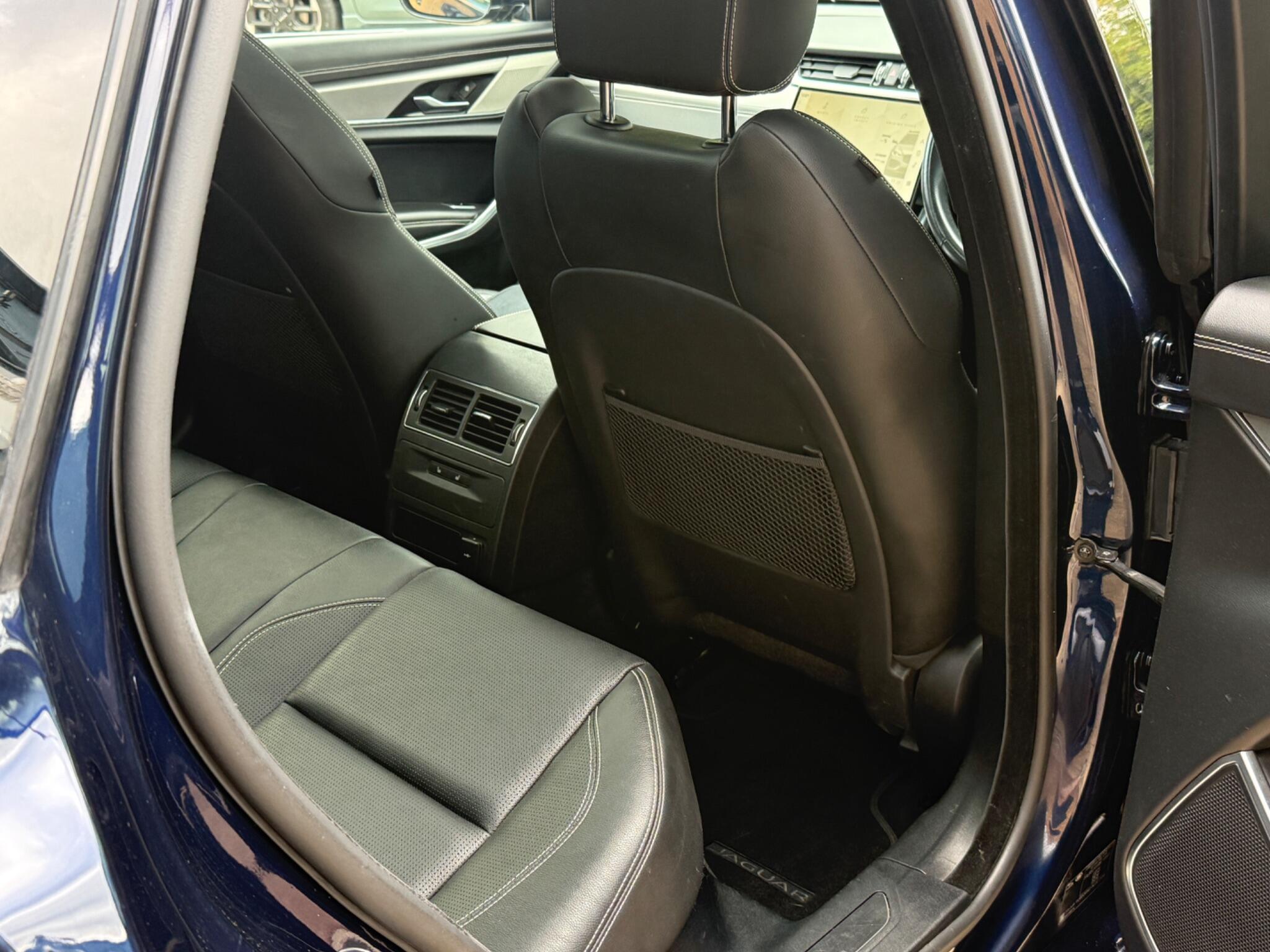 Jaguar XF view 31