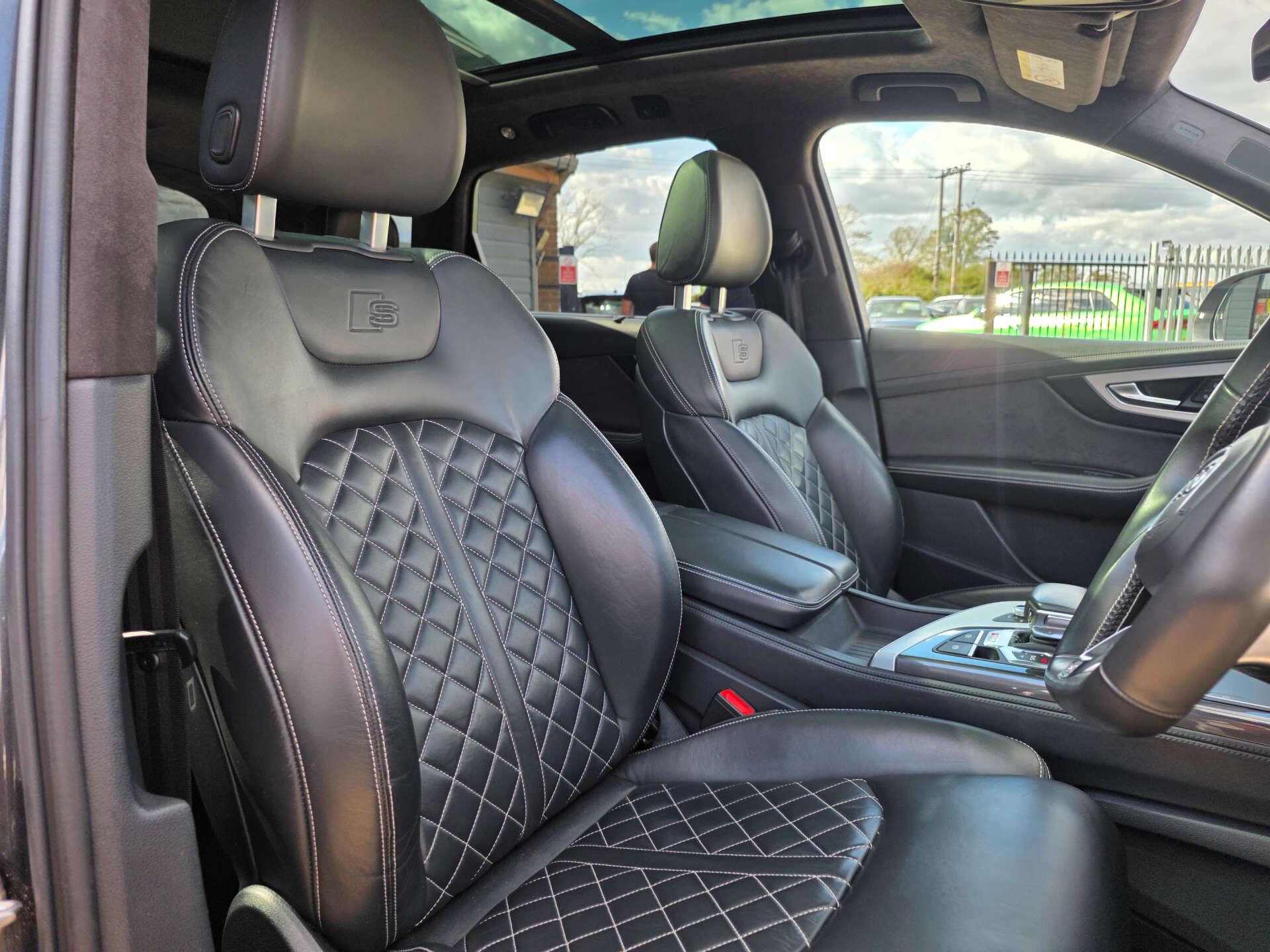 Audi SQ7 view 18