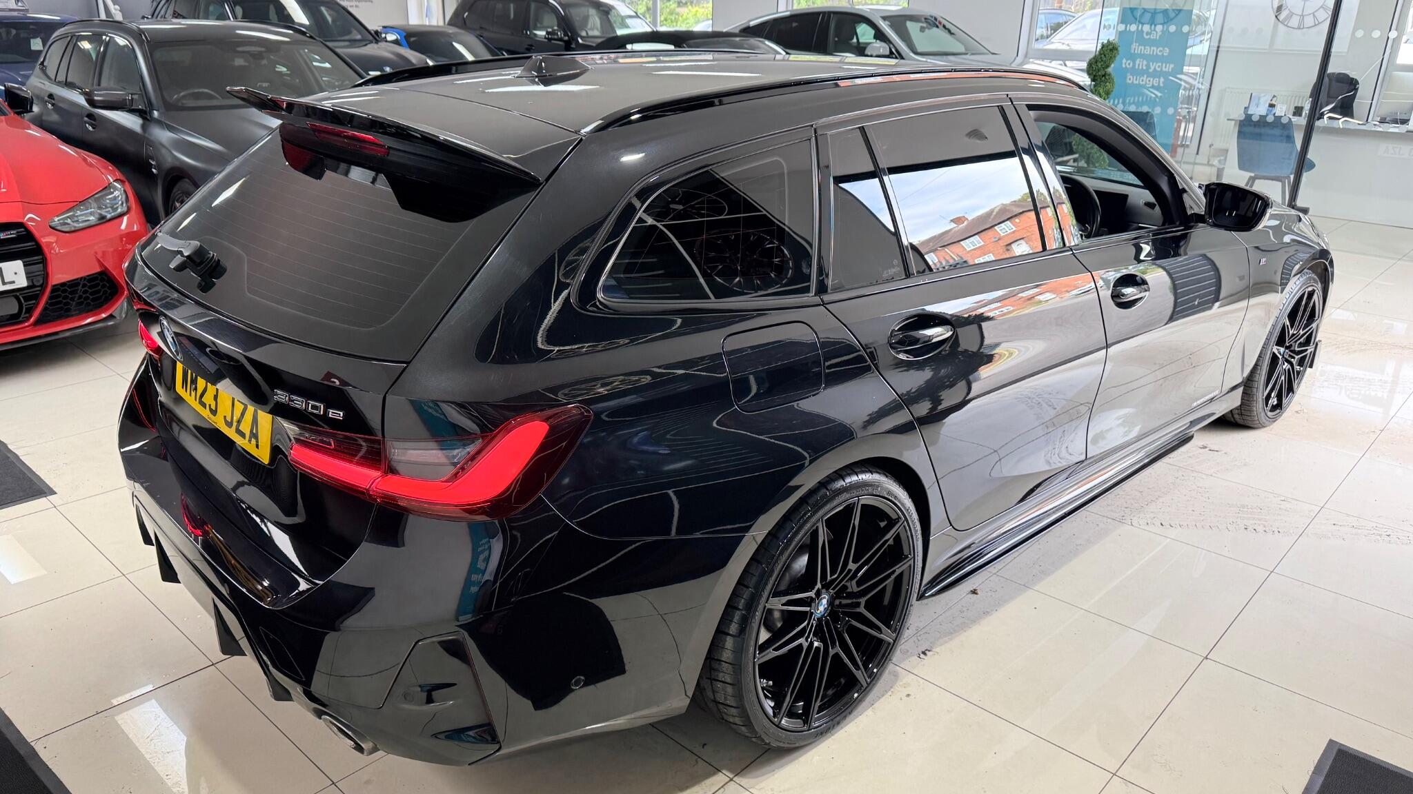BMW 3 Series view 44