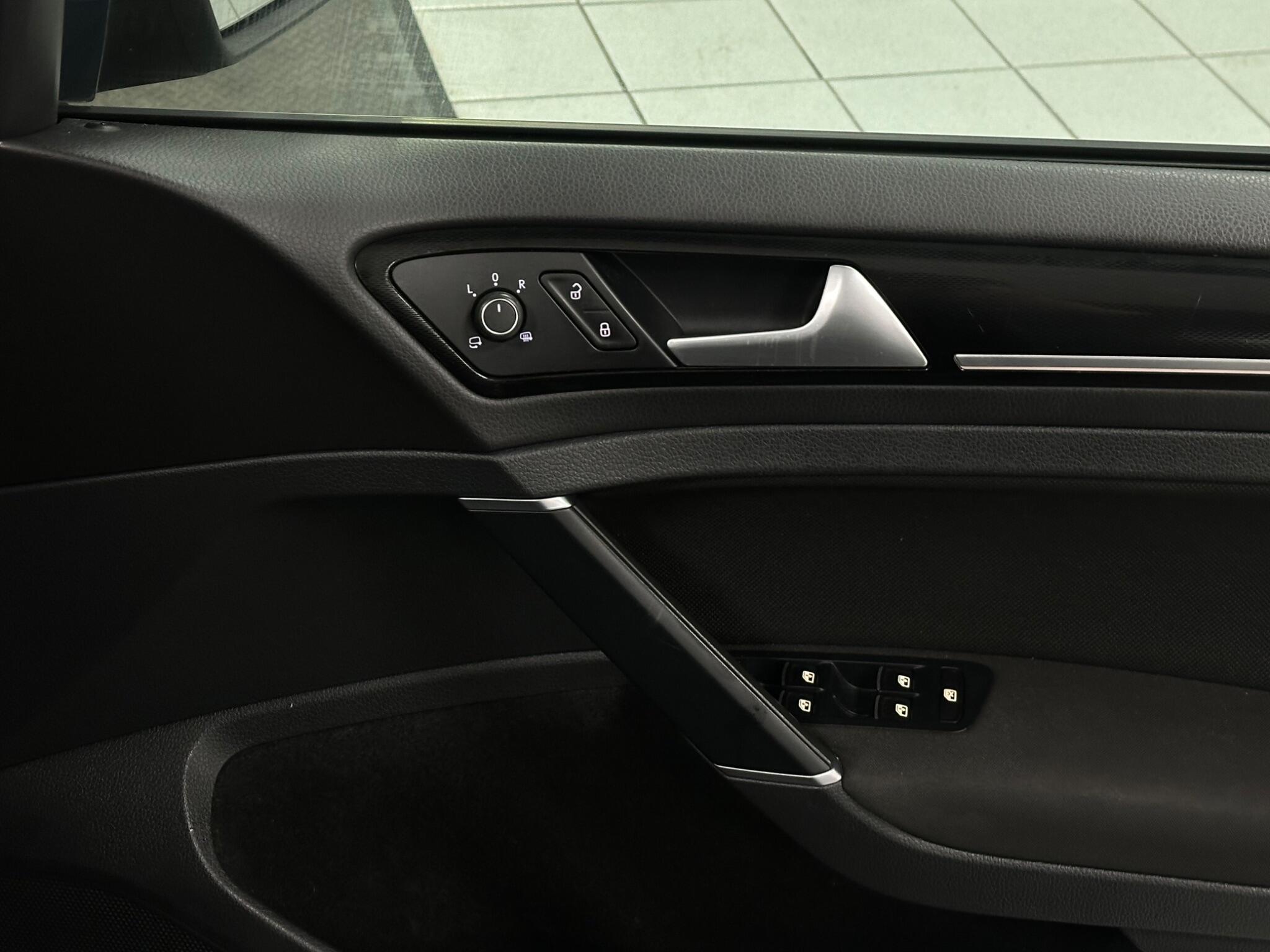 Volkswagen Golf view 19