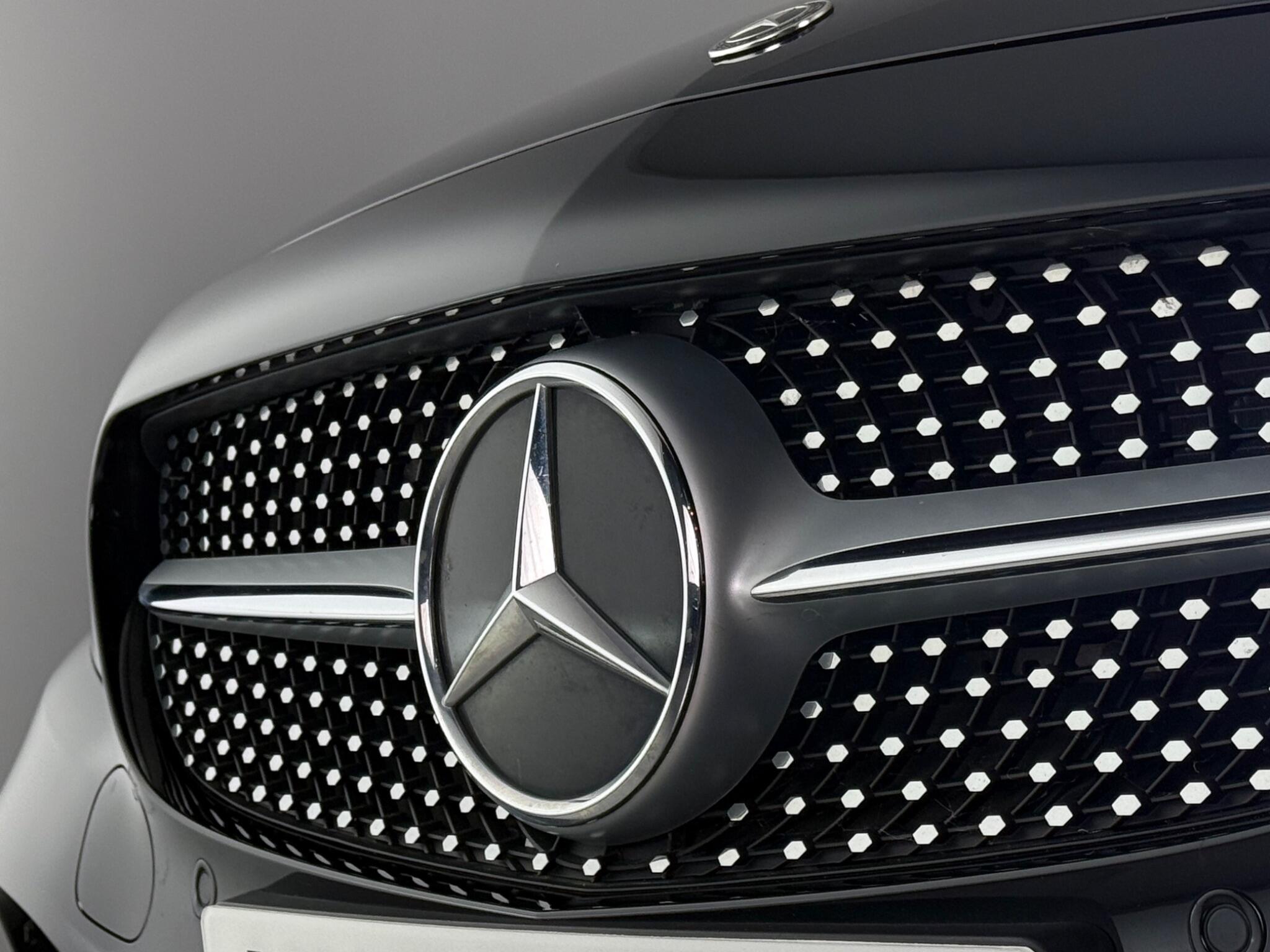 Mercedes-Benz C-Class view 7