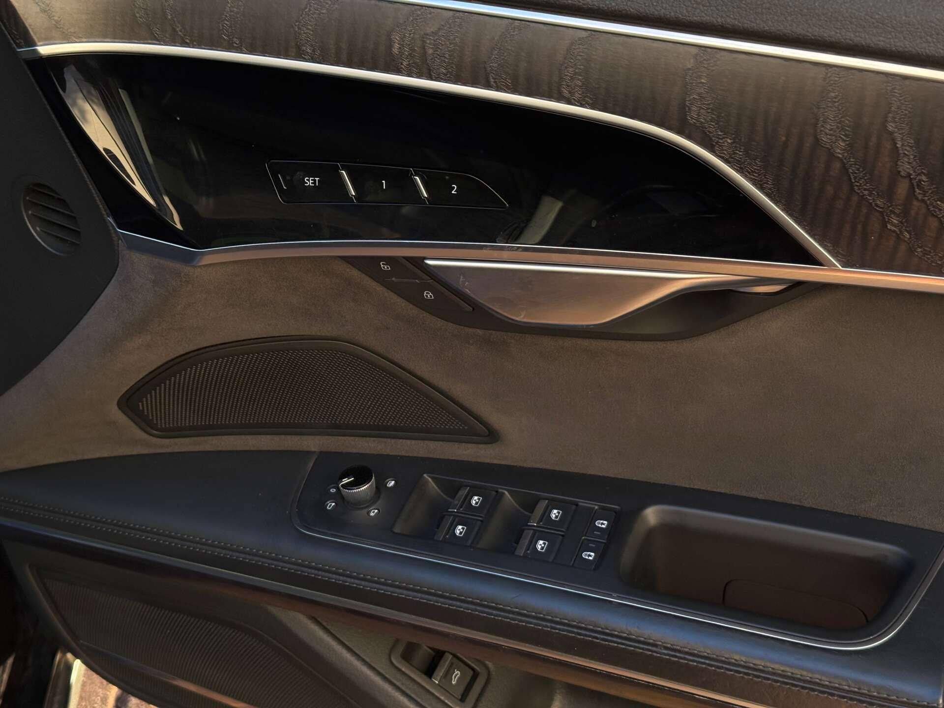 Audi A8 view 23