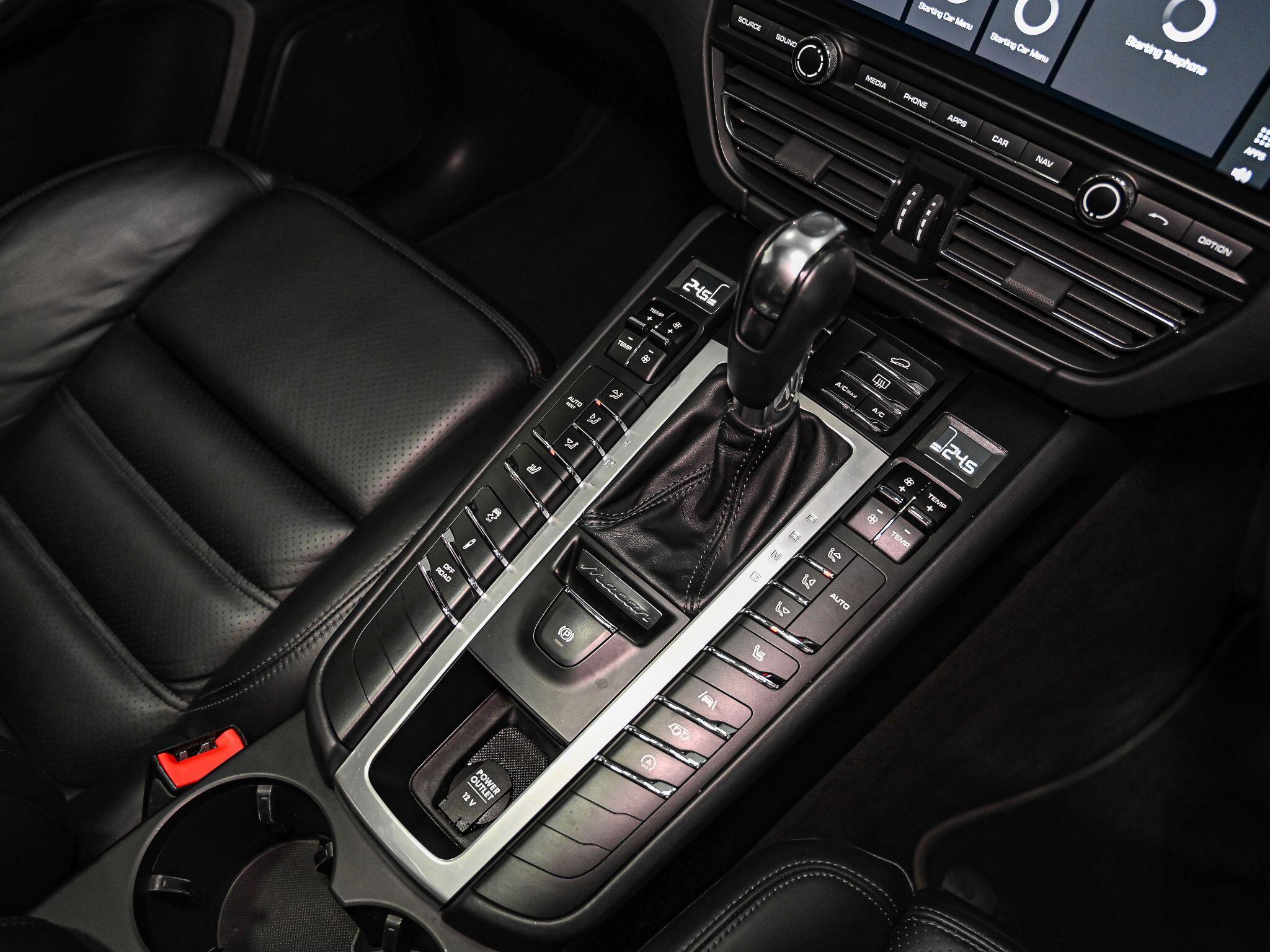 Porsche Macan view 7