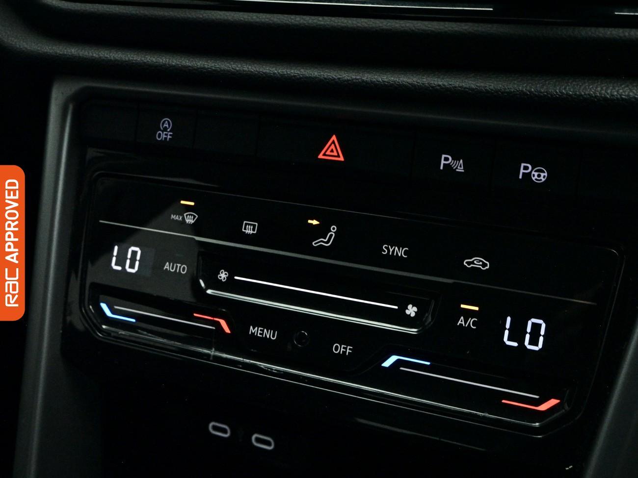 Volkswagen T-Roc view 14