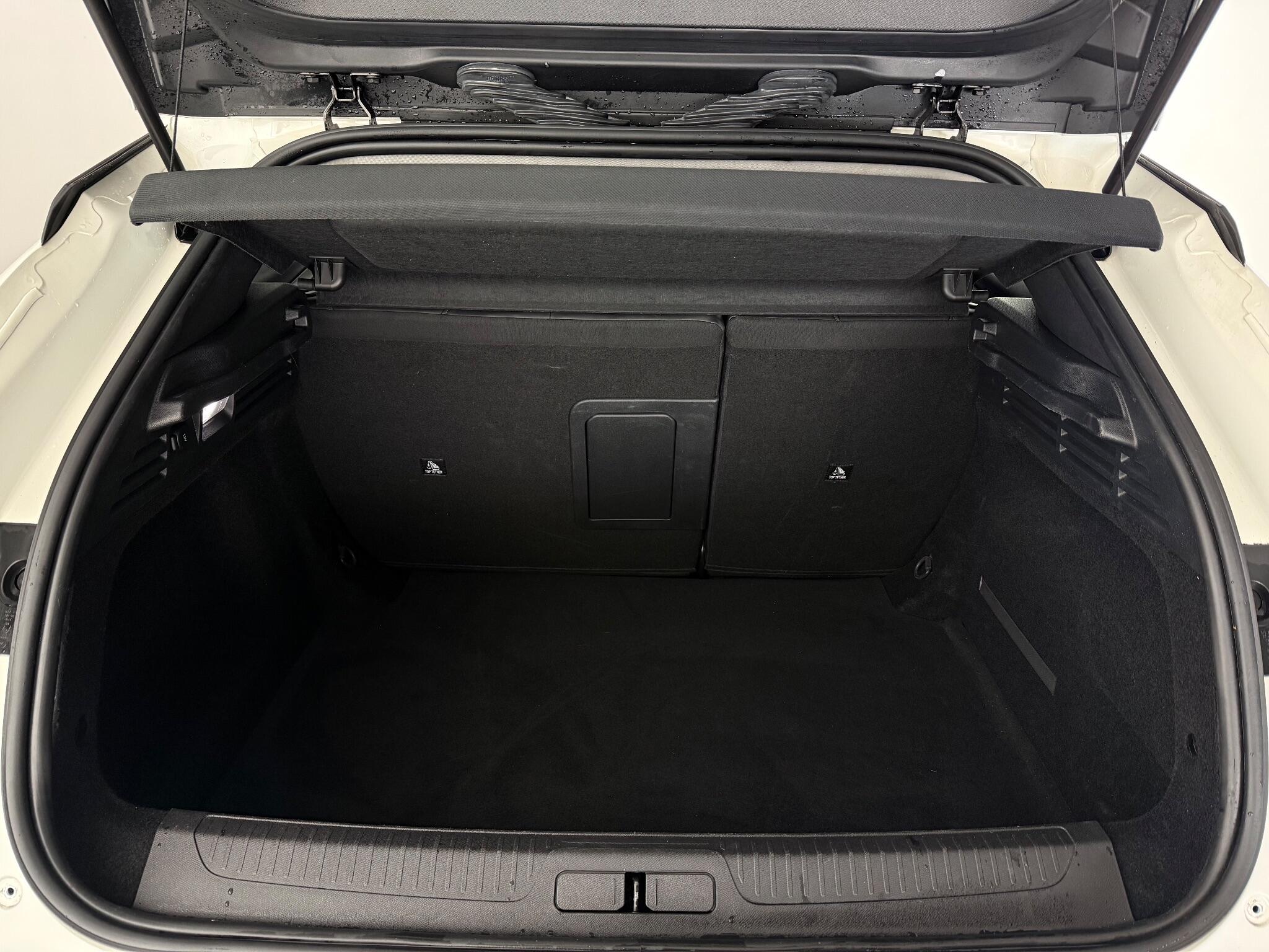 DS Automobiles DS 4 view 11