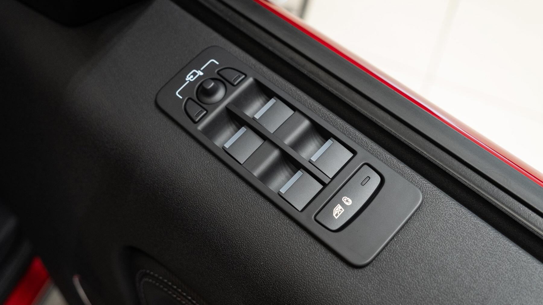 Land Rover Discovery Sport view 28