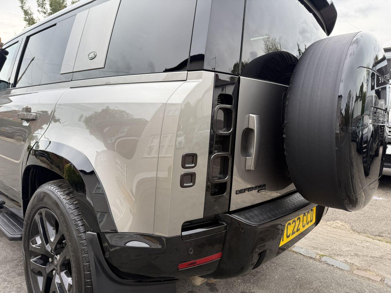 Land Rover Defender 110 view 38