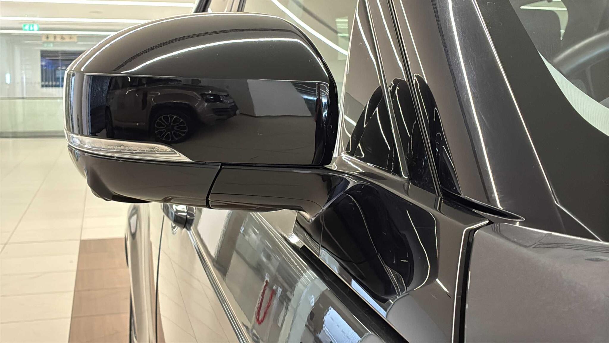 Land Rover Discovery view 24