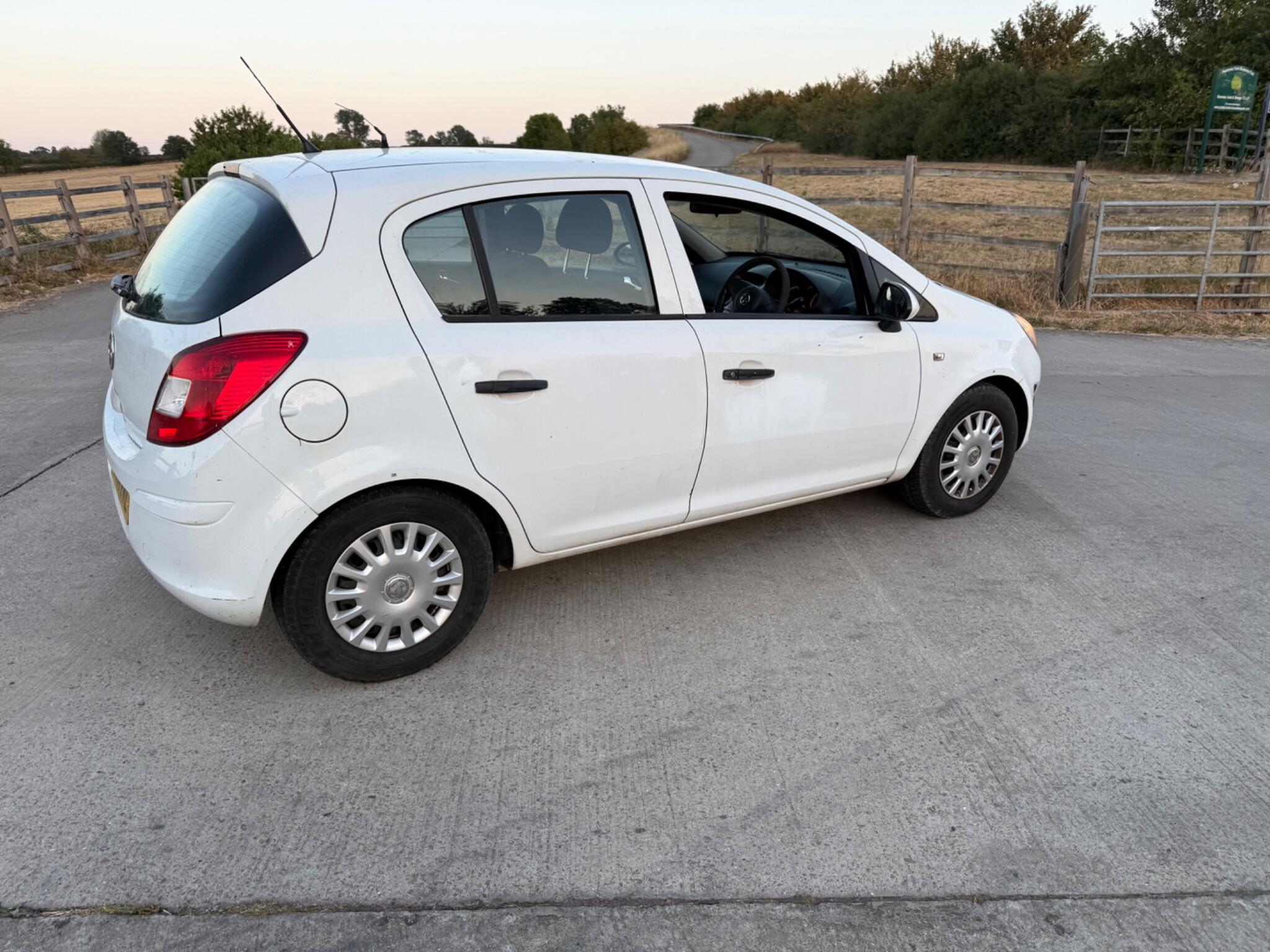 Vauxhall Corsa 1.3 CDTi ecoFLEX S Euro 5 (s/s) 5dr (A/C) — photo 29 of 74