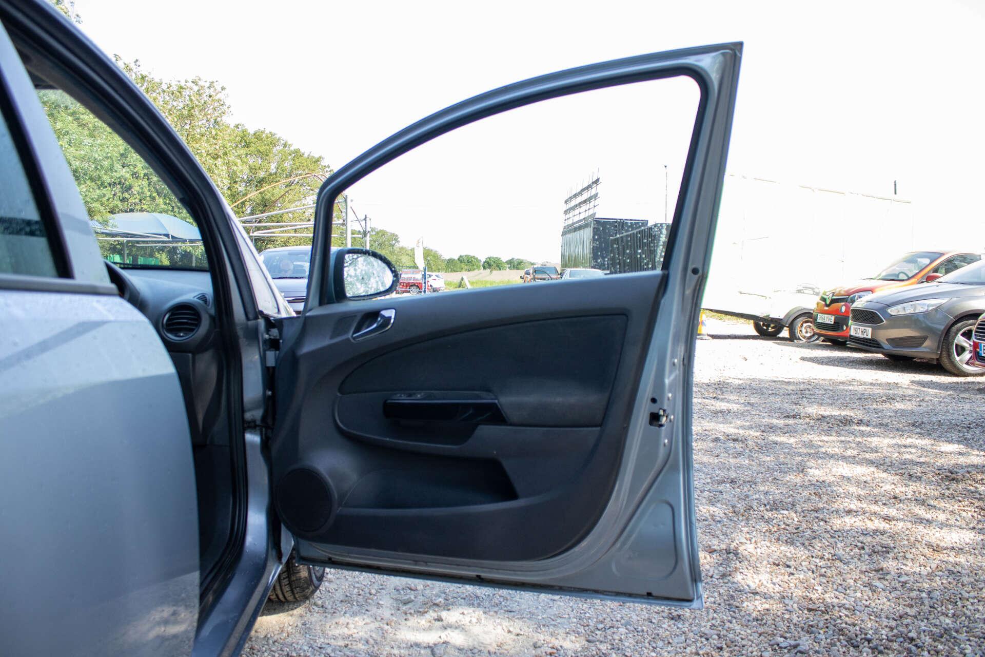 Vauxhall Corsa view 32