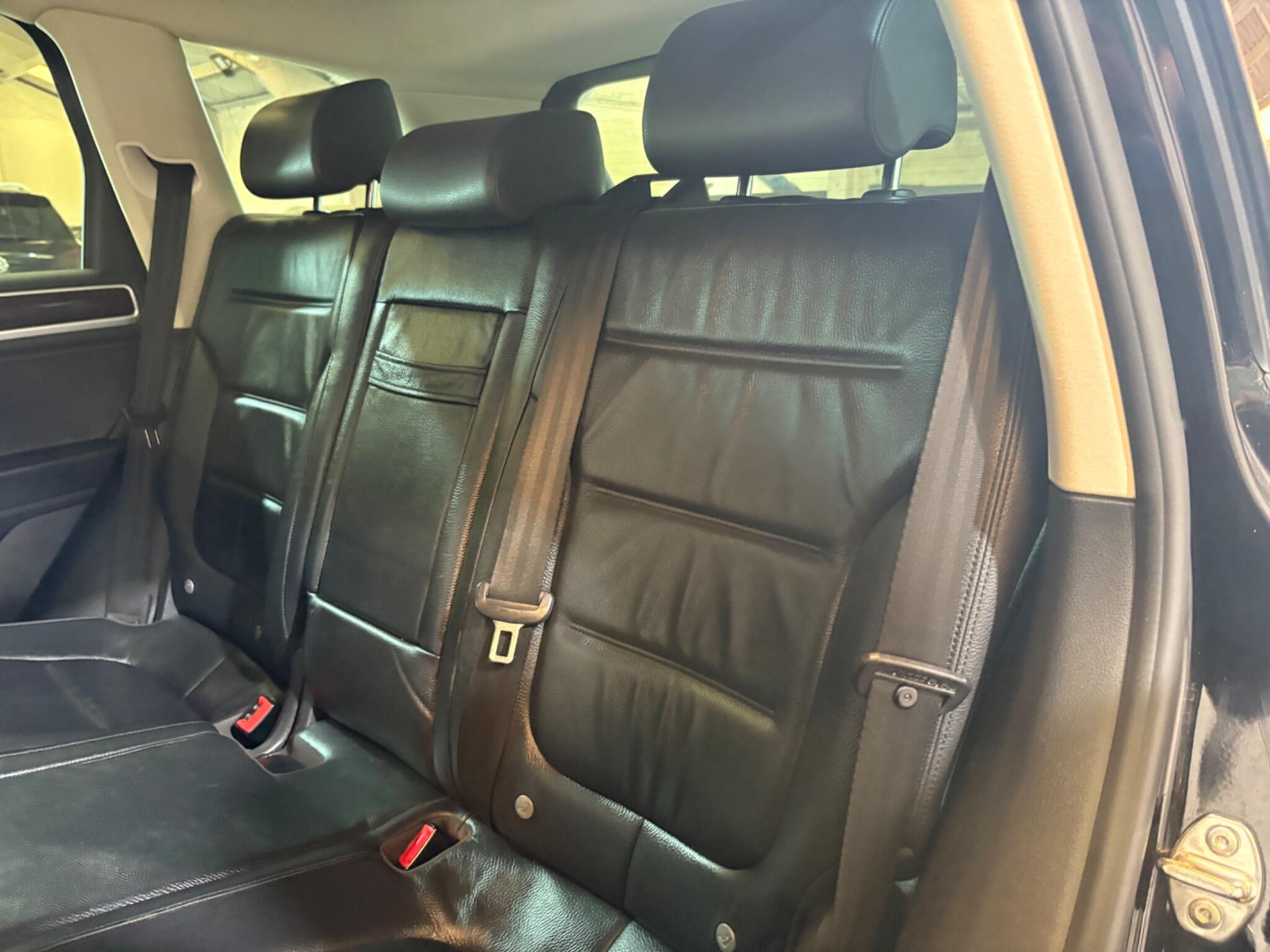 Volkswagen Touareg view 46