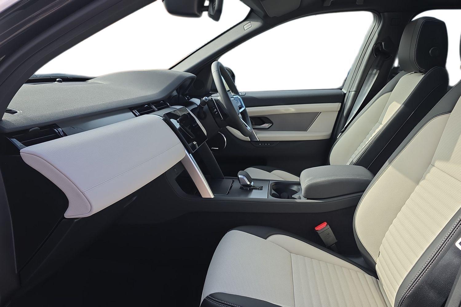 Land Rover Discovery Sport view 3