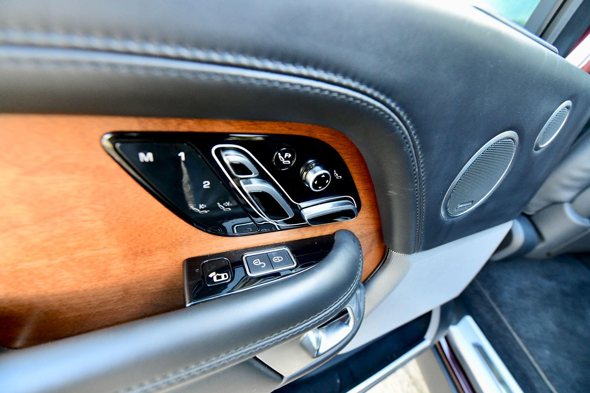 Land Rover Range Rover view 39