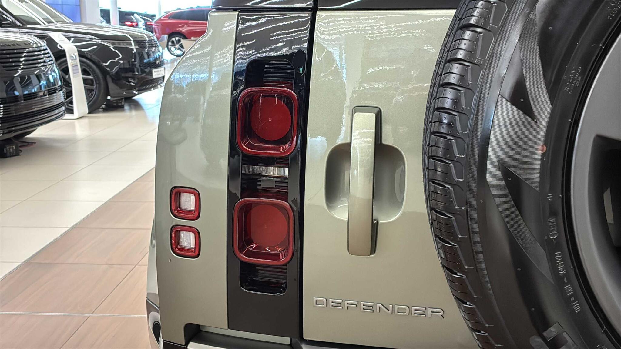 Land Rover Defender view 19