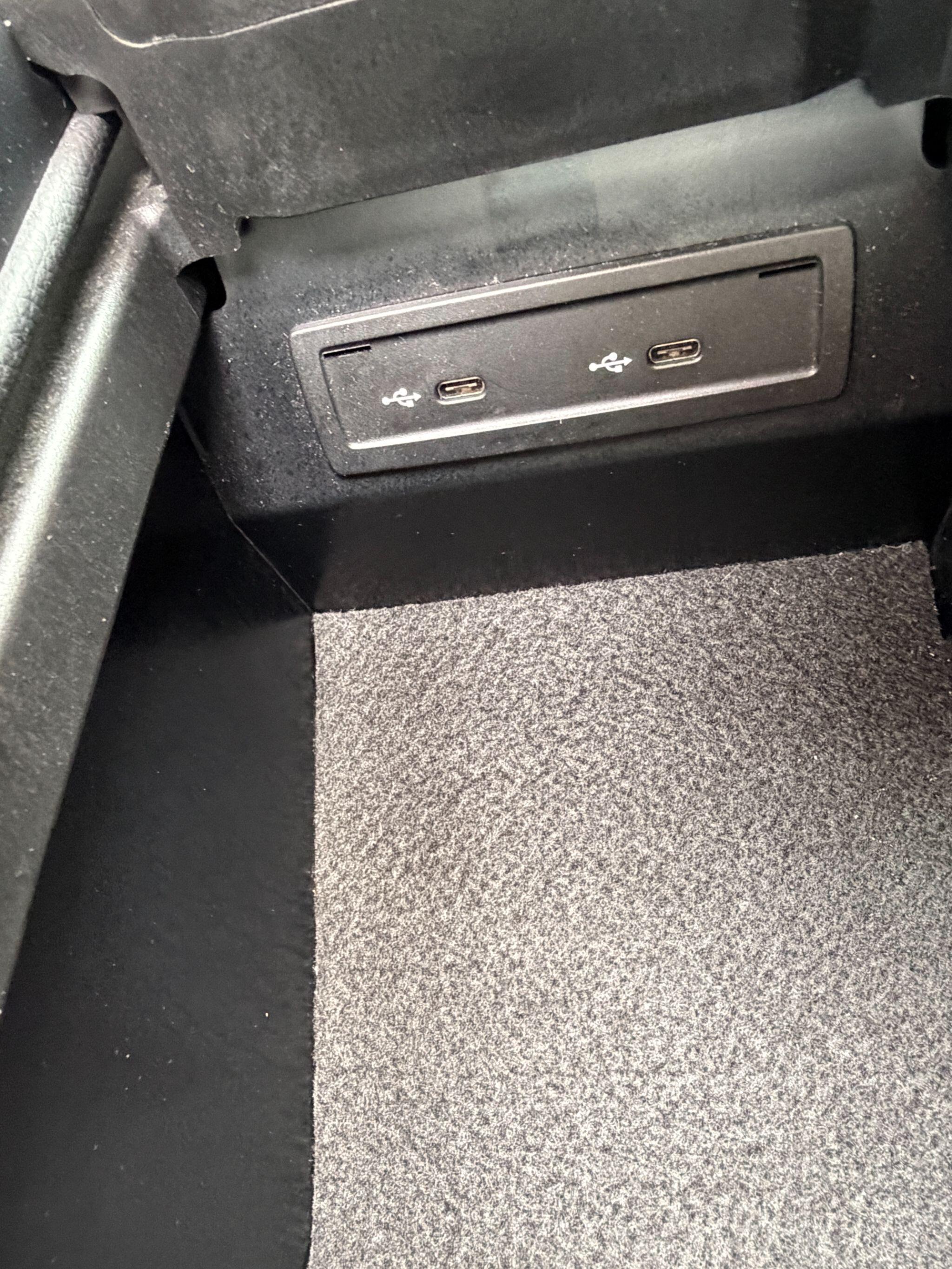 Mercedes-Benz E-Class view 41