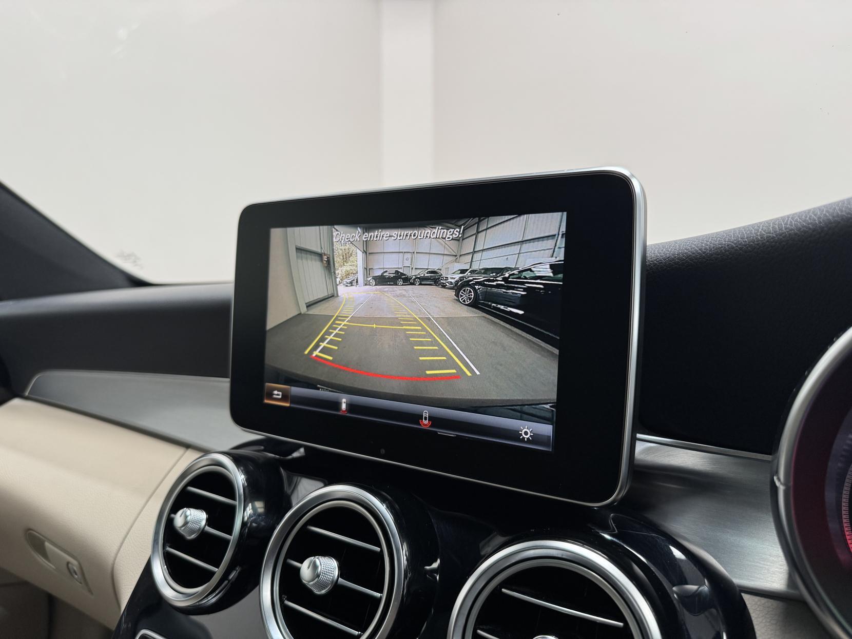 Mercedes-Benz C Class view 26