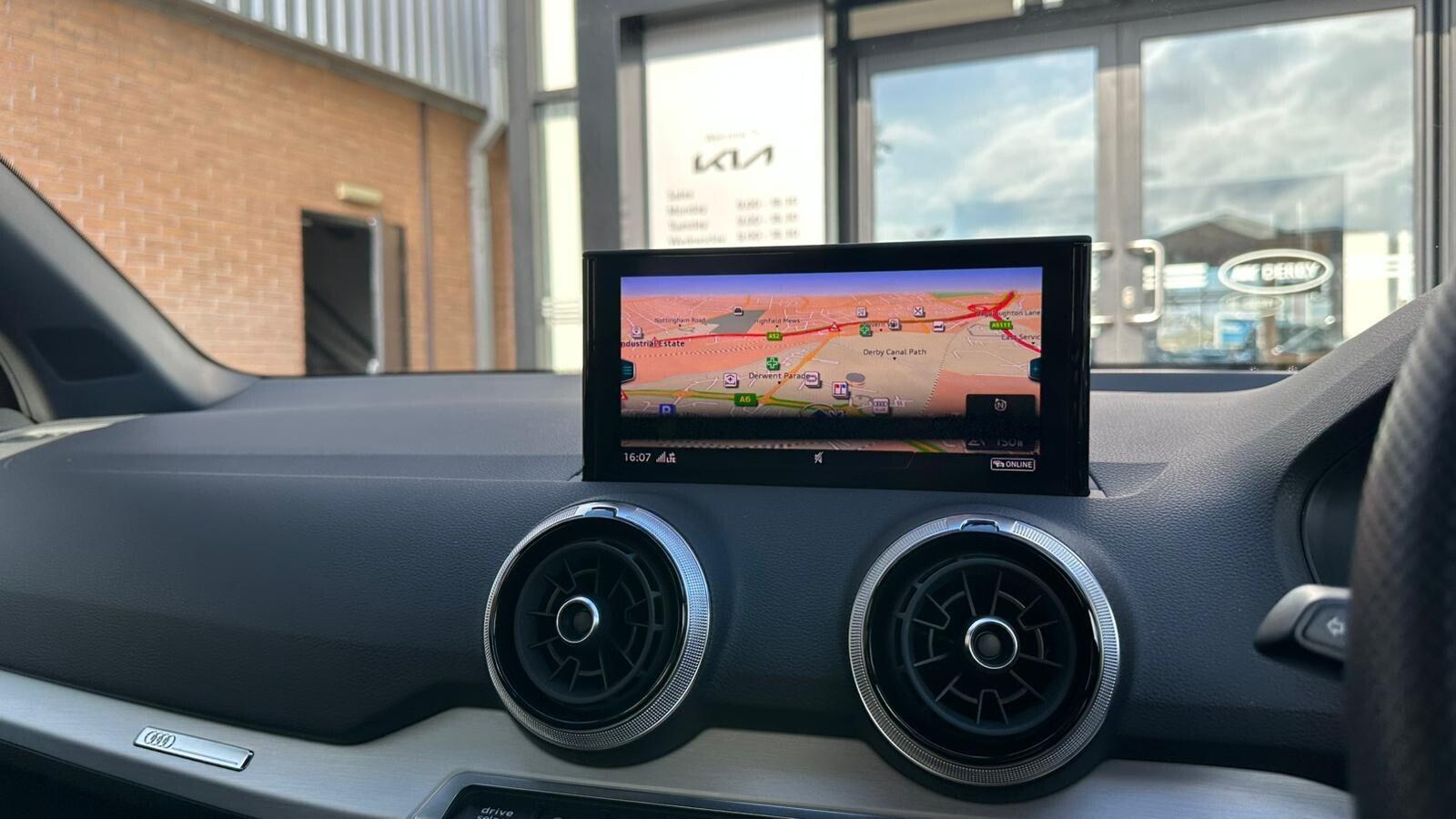 Audi Q2 view 28